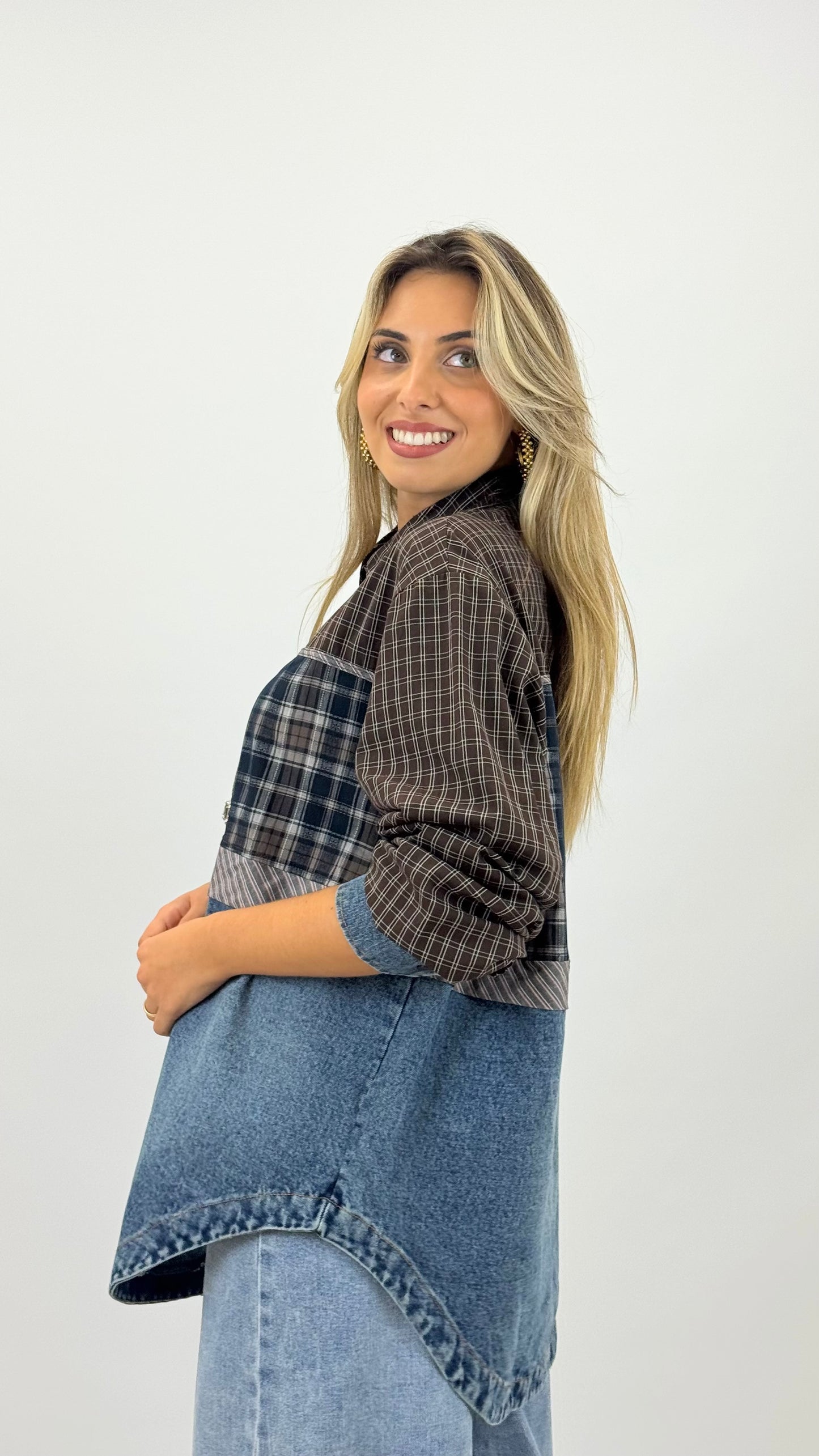 Camisa tons castanho xadrez e ganga