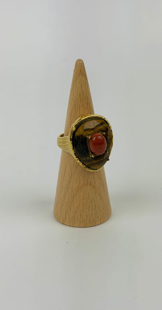 Anel aço dourado com pedra castanha e telha