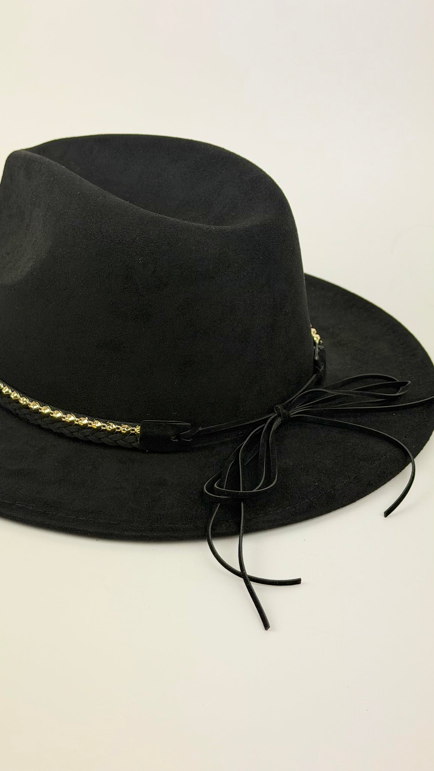 Chapéu aba larga estilo camurça preto