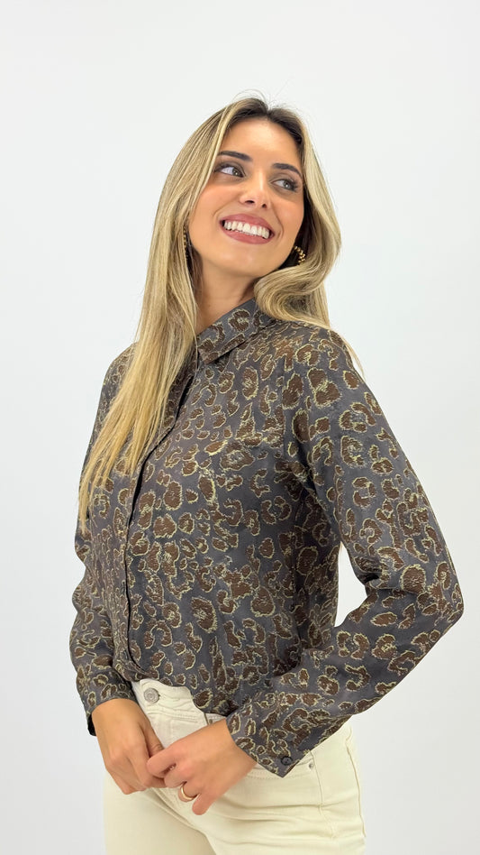 Blusa animal-print fundo castanho