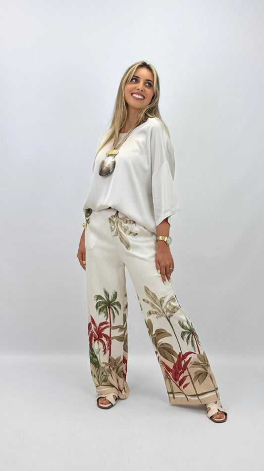 Pantalona fundo creme com estampado tropical