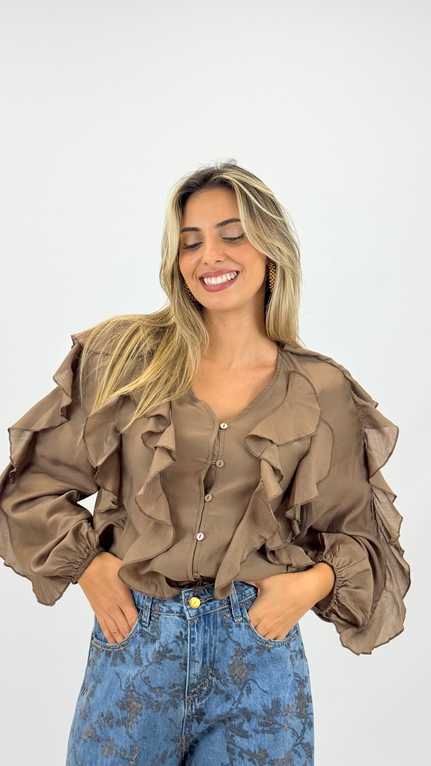 Blusa com folhos camel