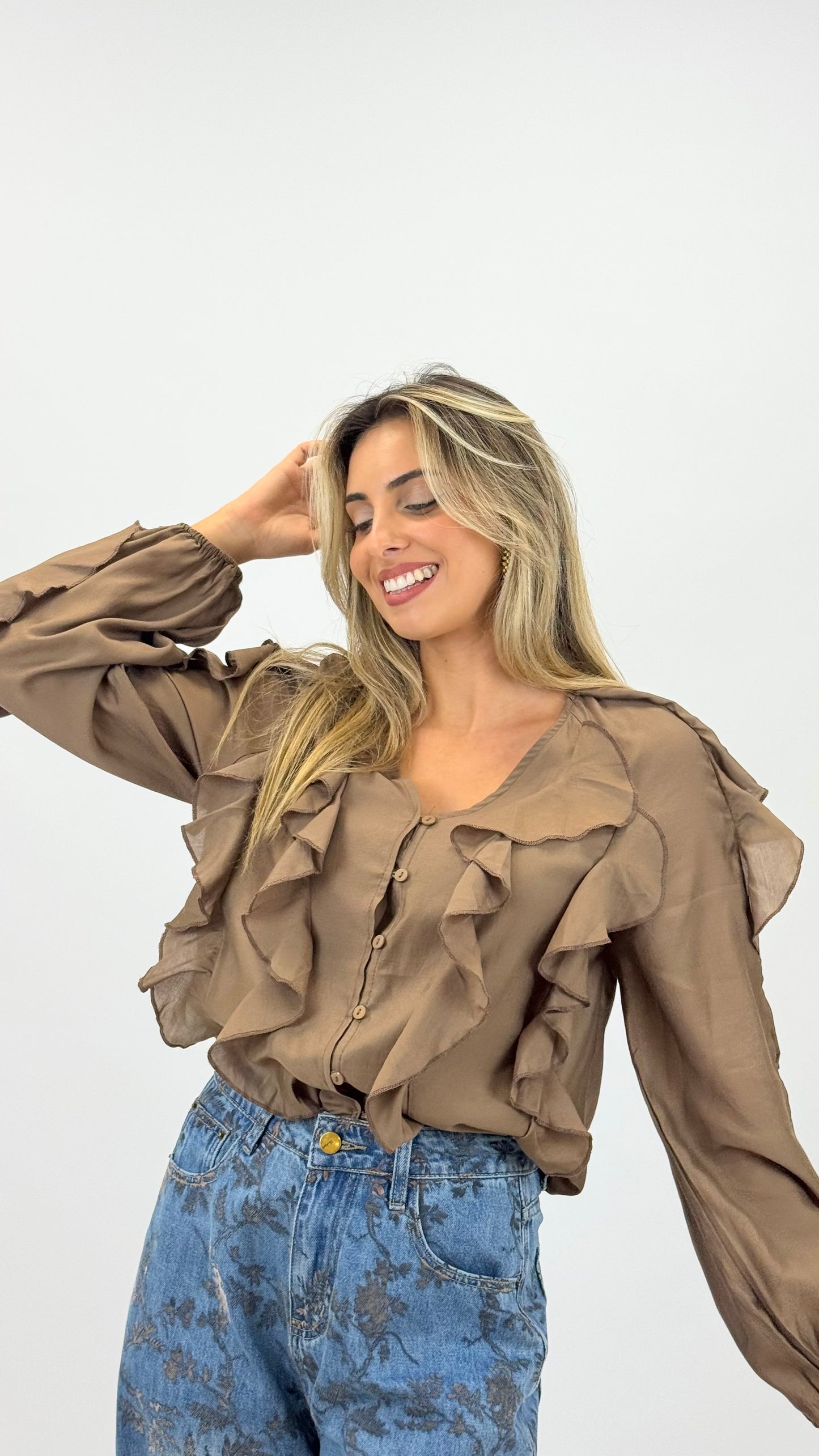 Blusa com folhos camel