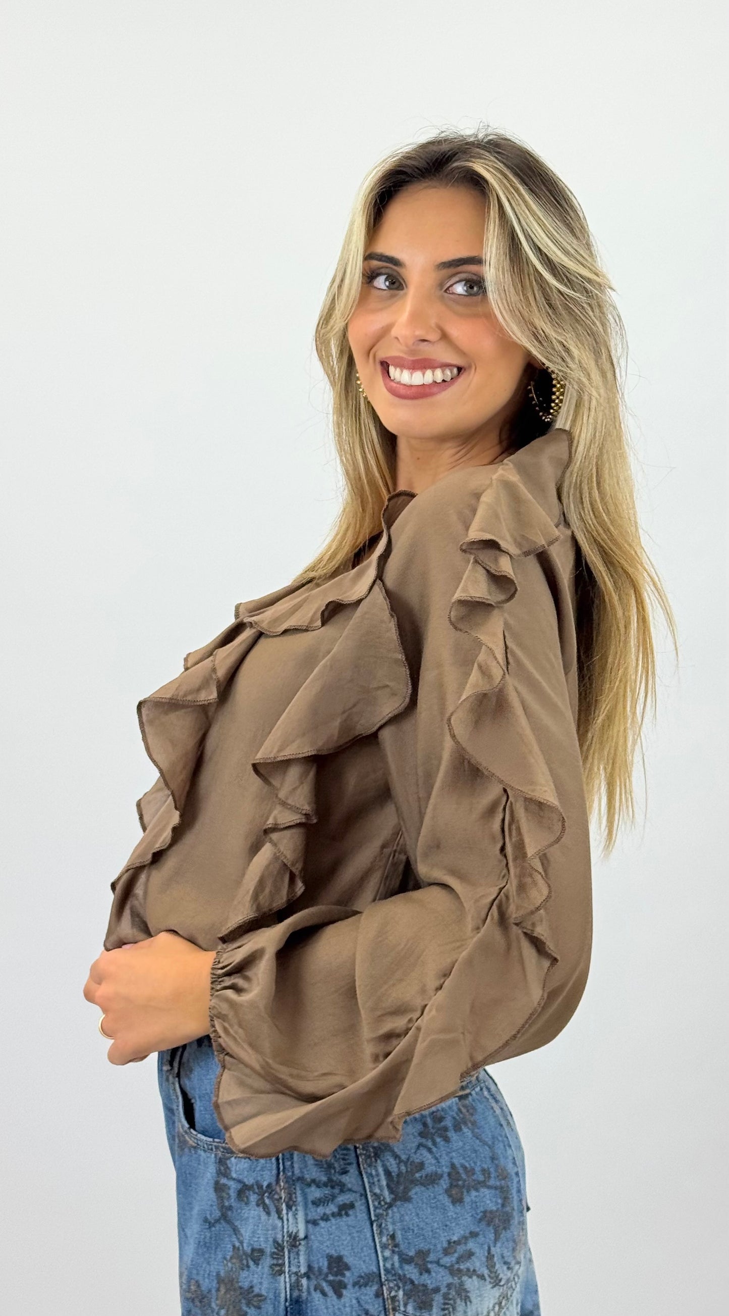 Blusa com folhos camel