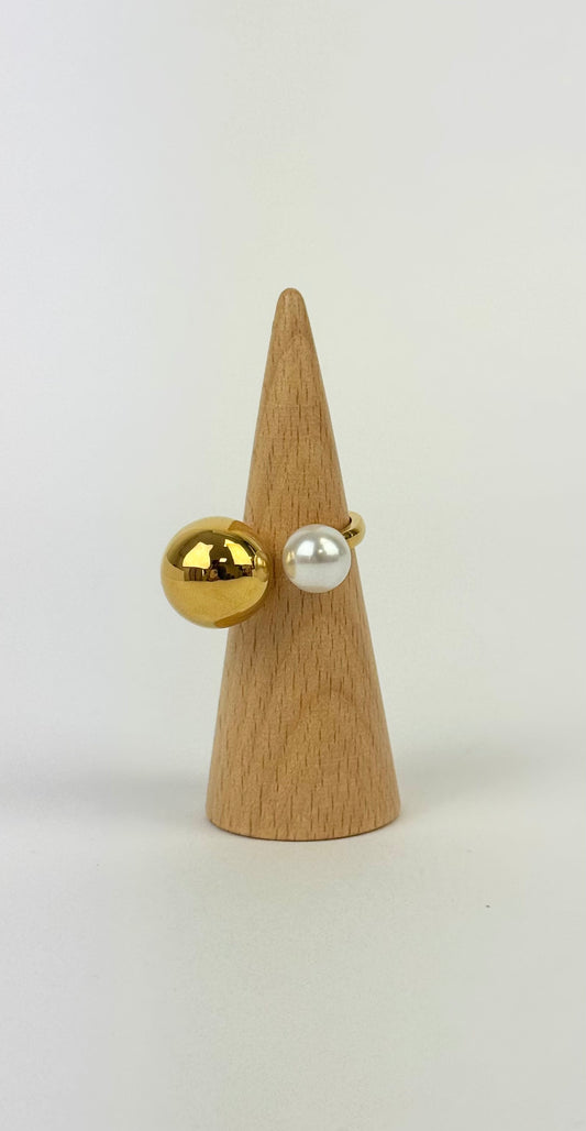 Anel aço bola dourada e bola pérola