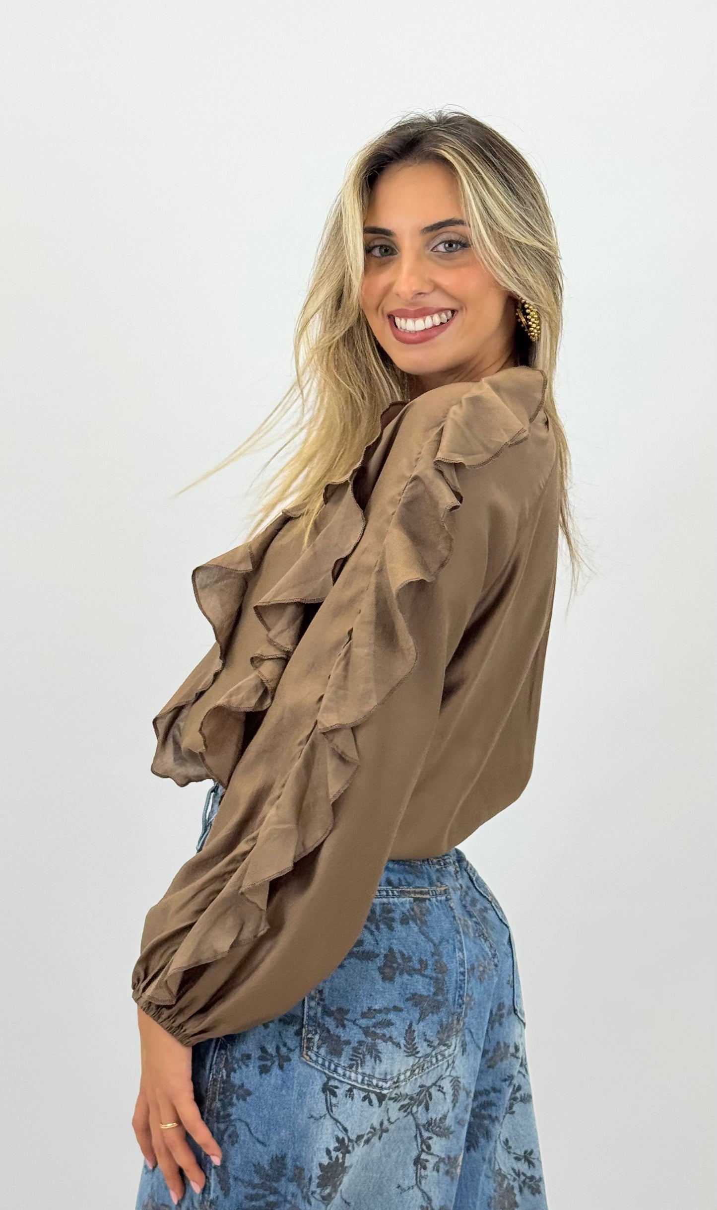 Blusa com folhos camel