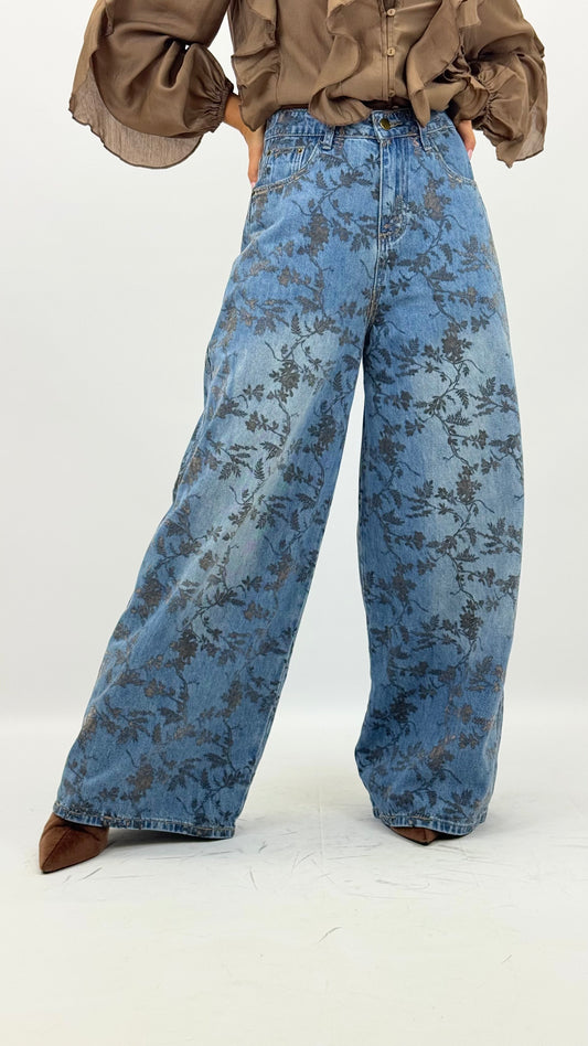 Calça de ganga com estampado floral castanho