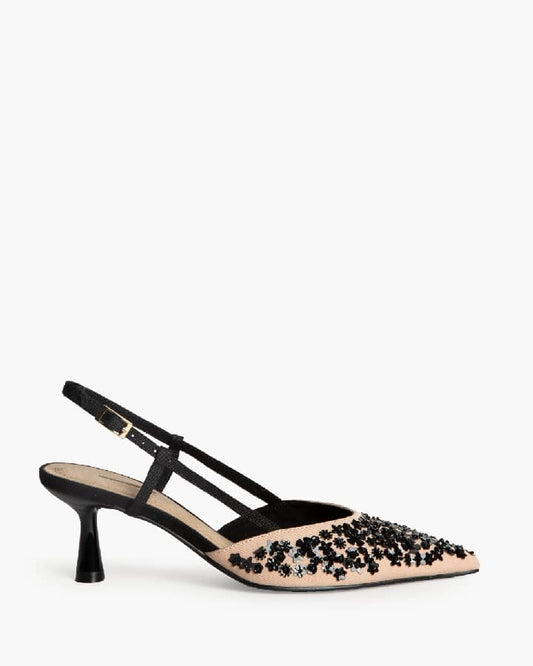 Sapato tacão bege e preto com aplicações florais