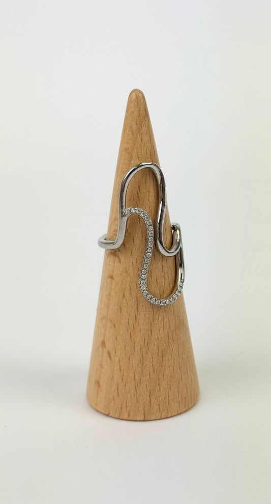 Anel aço prateado assimétrico com brilhantes