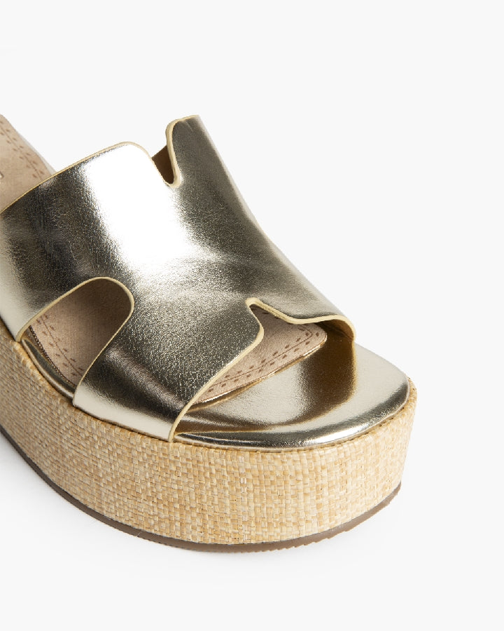 Sandália de plataforma dourado