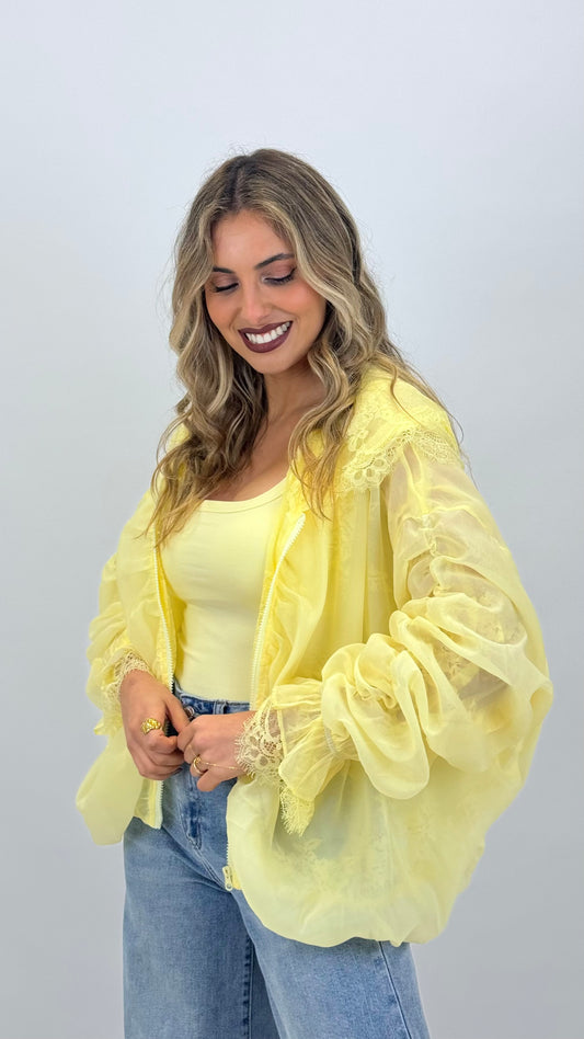 Casaco fino amarelo com renda