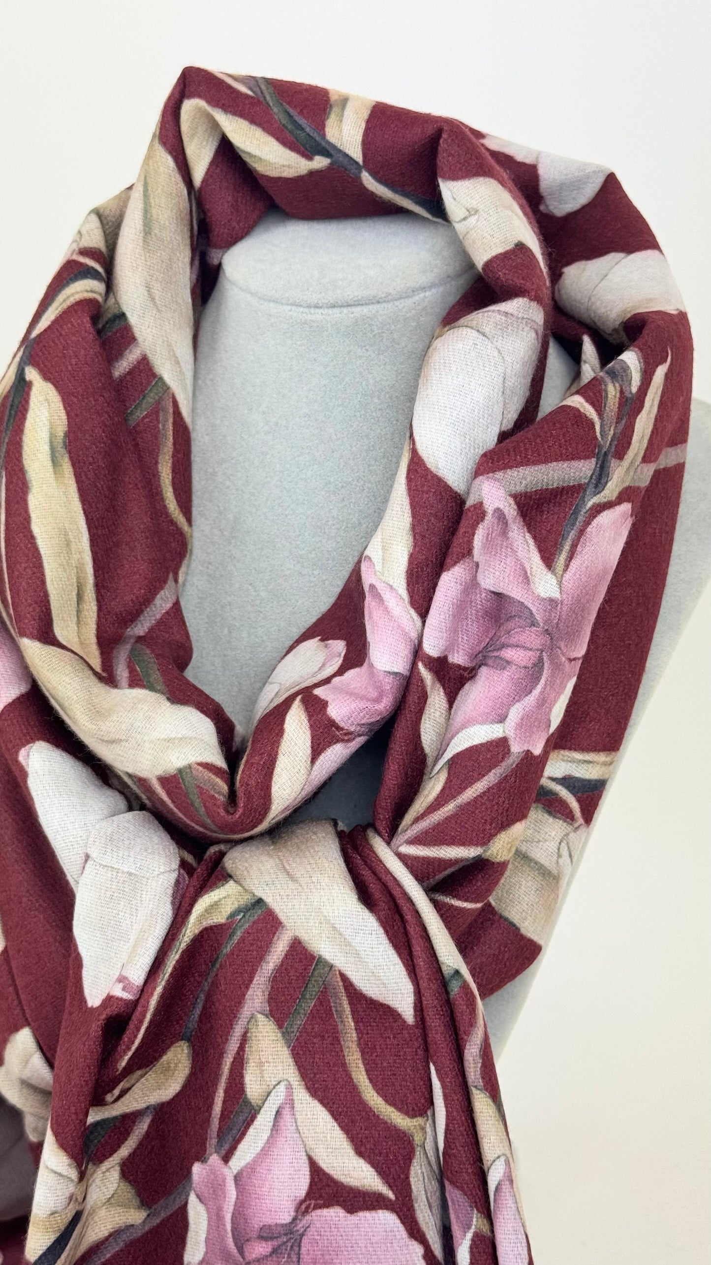 Écharpe fundo bordeaux desenhos florais