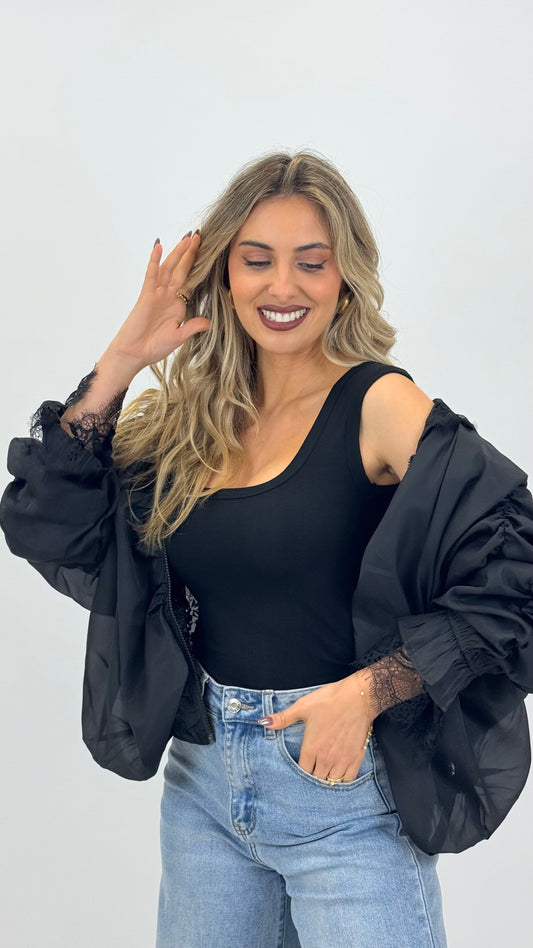 Casaco fino preto com renda