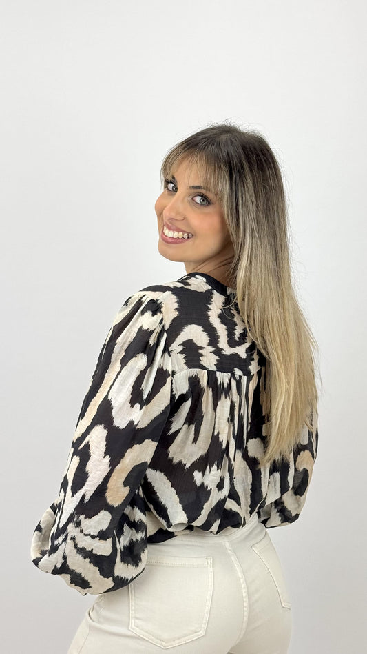 Blusa estampado étnico tom bege e preto