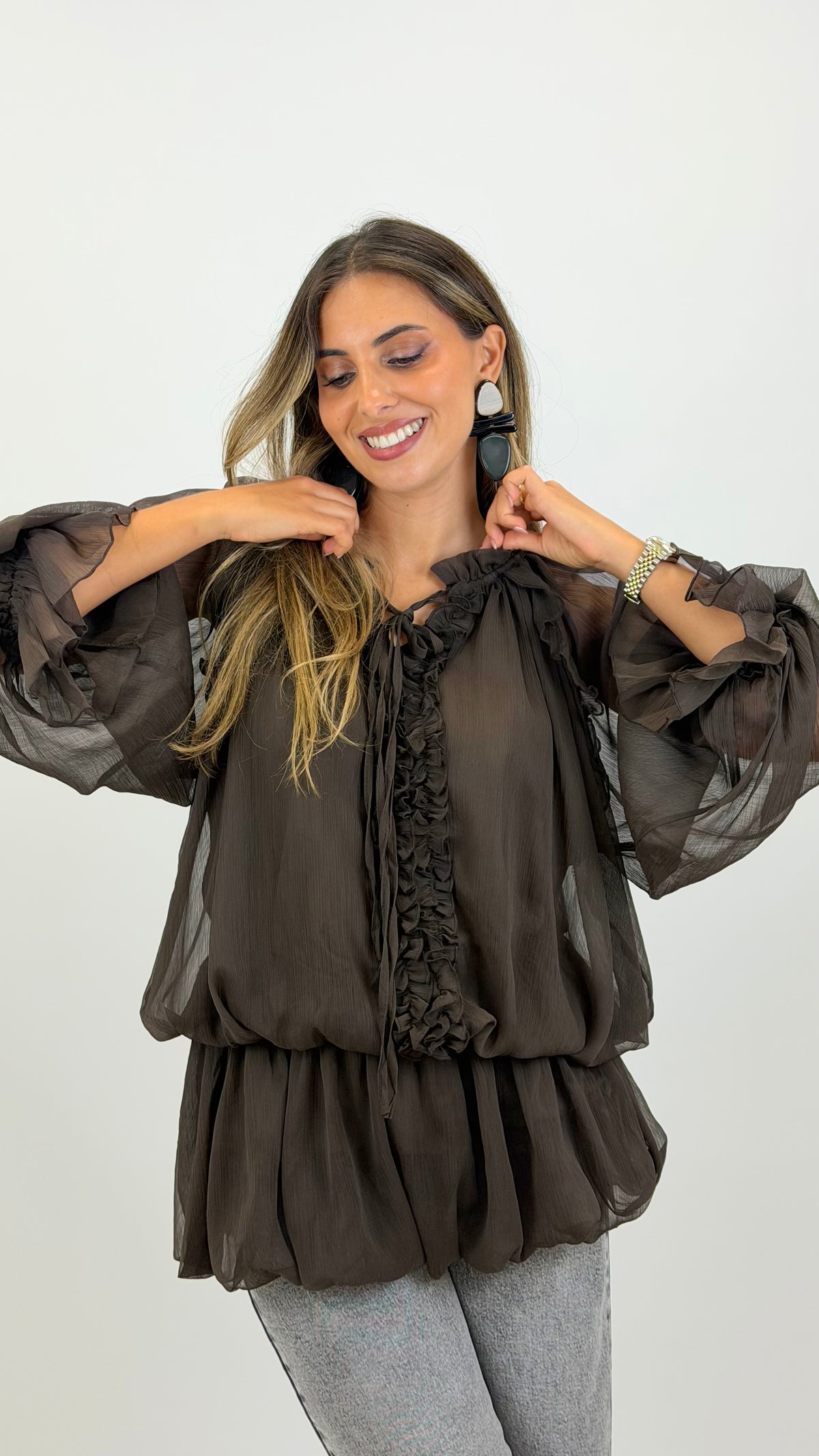 Túnica ou vestido castanho com folhos