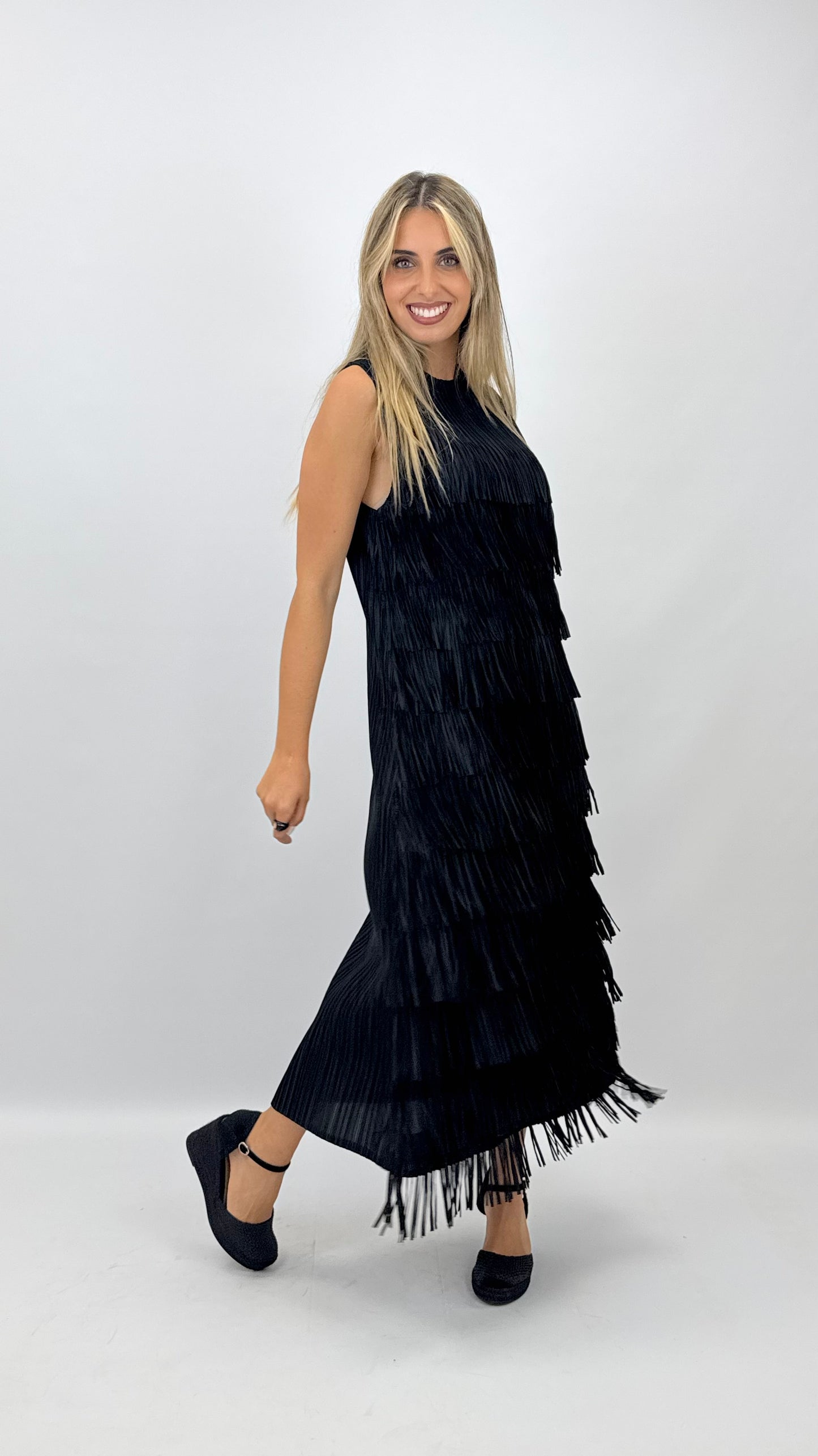 Vestido preto com franjas