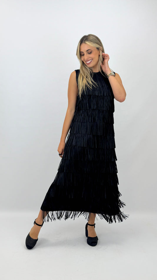 Vestido preto com franjas