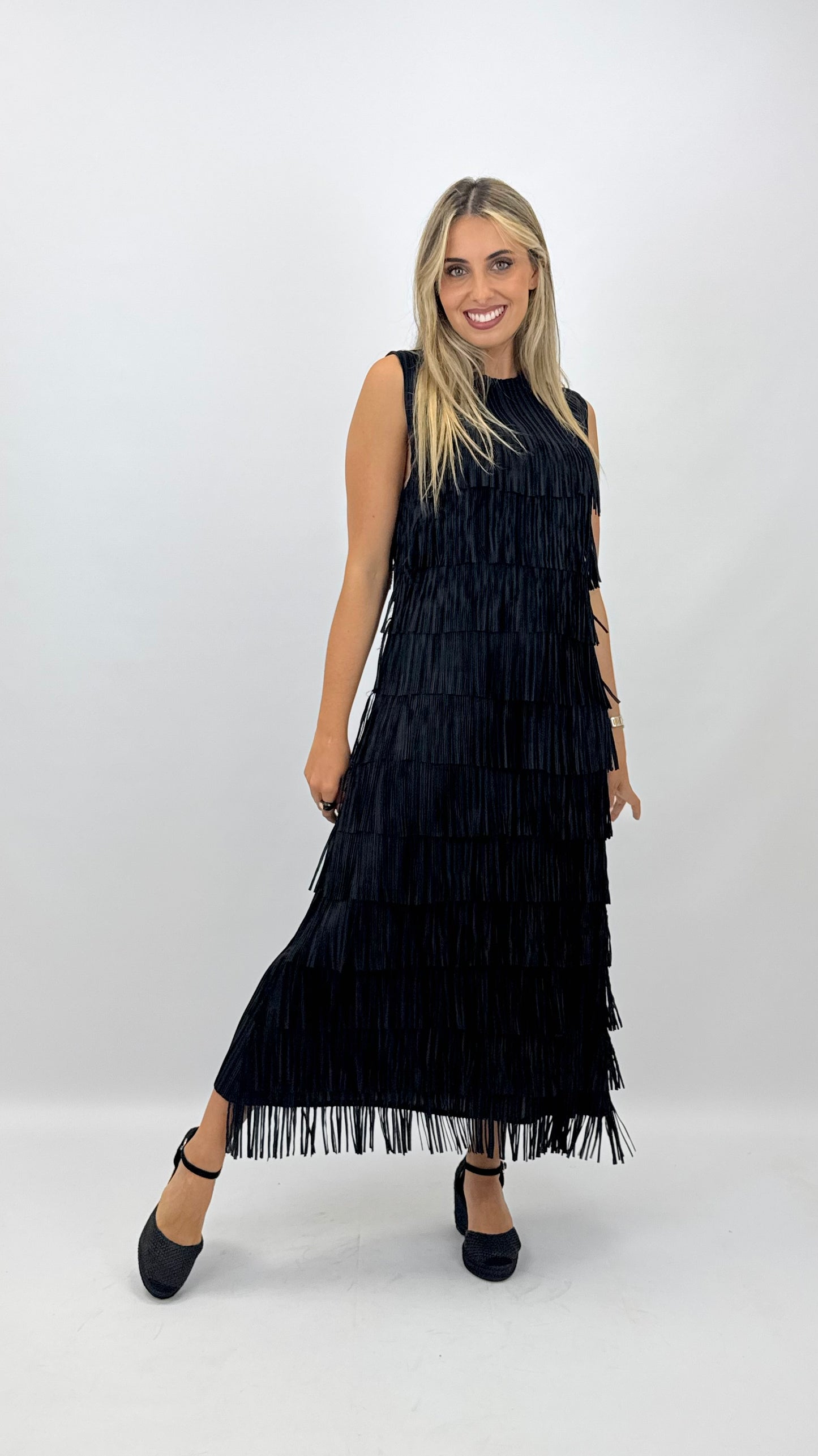 Vestido preto com franjas