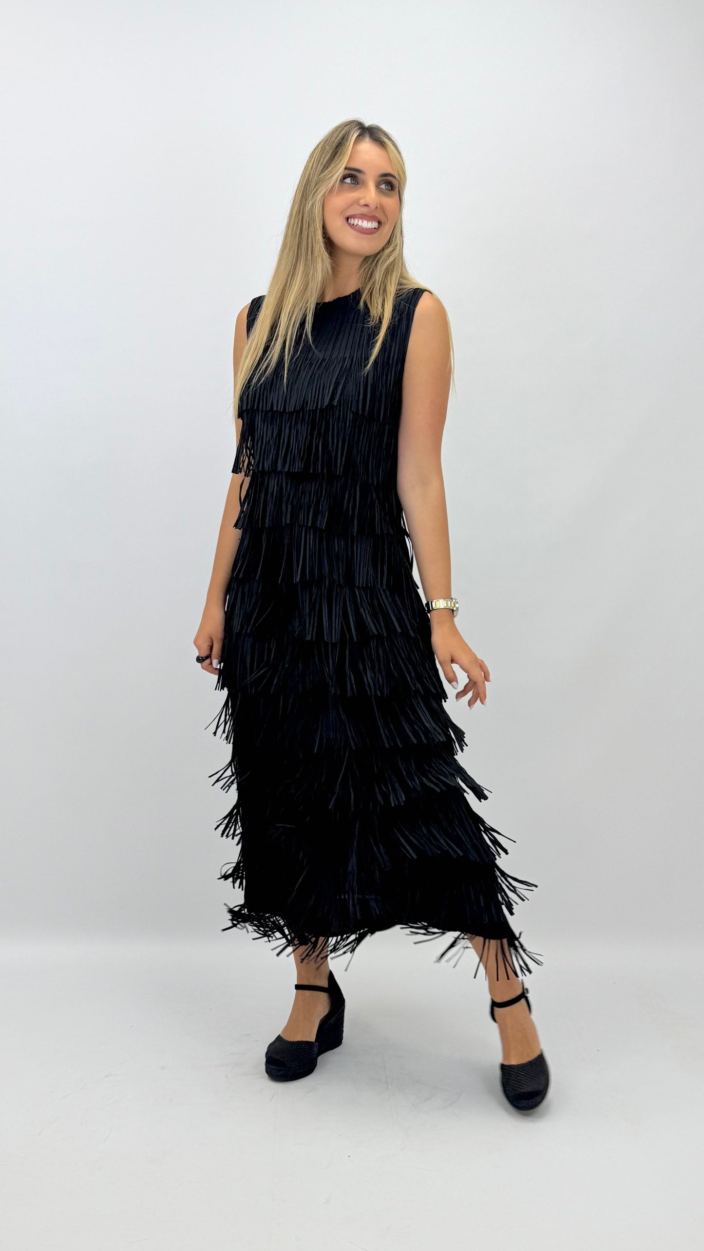 Vestido preto com franjas