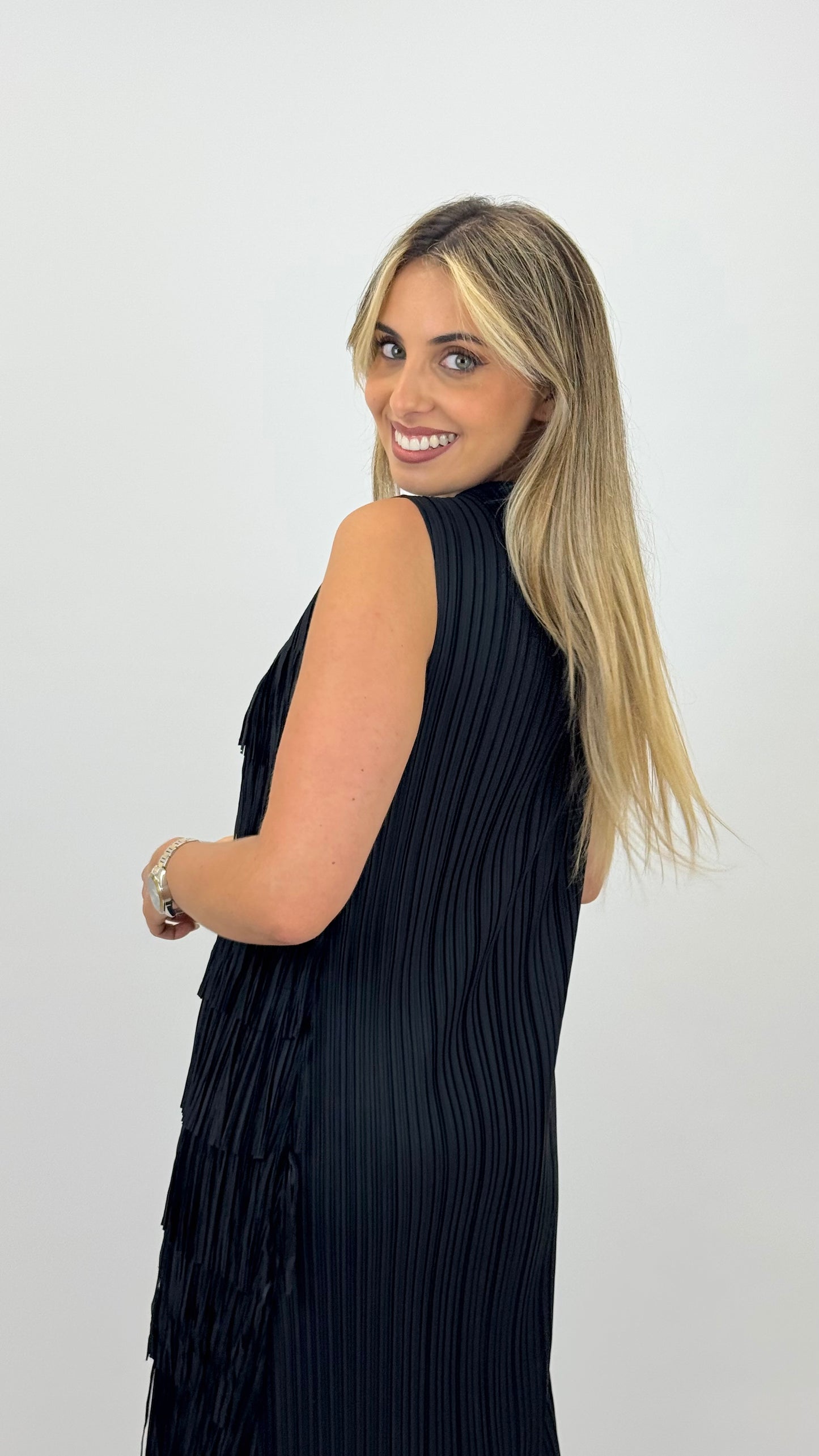 Vestido preto com franjas