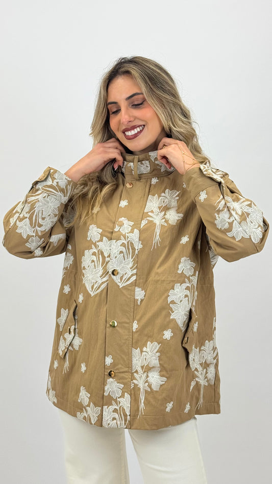 Parka camel bordados florais pérola
