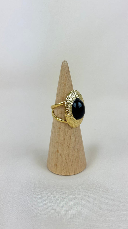 Anel aço dourado oval com pedra preta