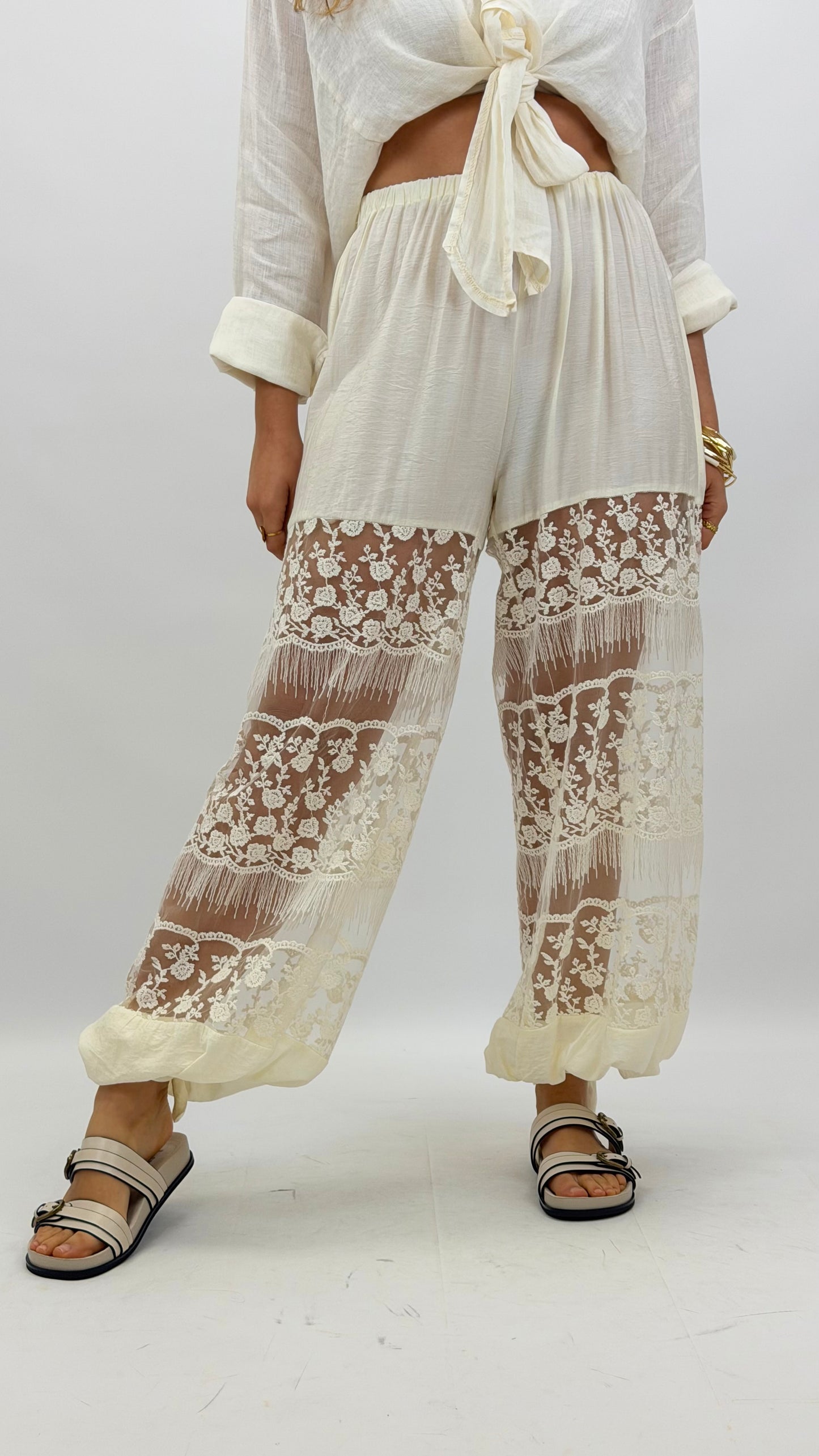 Calça pérola estilo balão com tule bordado