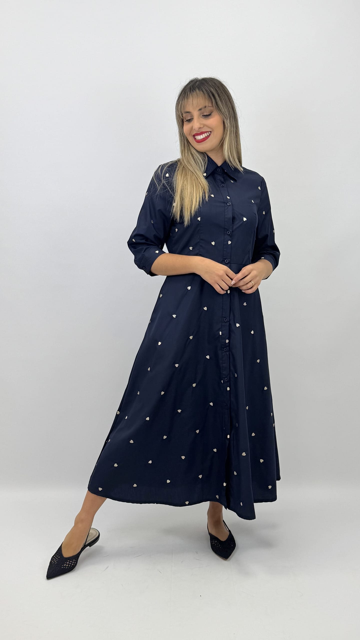 Vestido midi azul escuro com corações