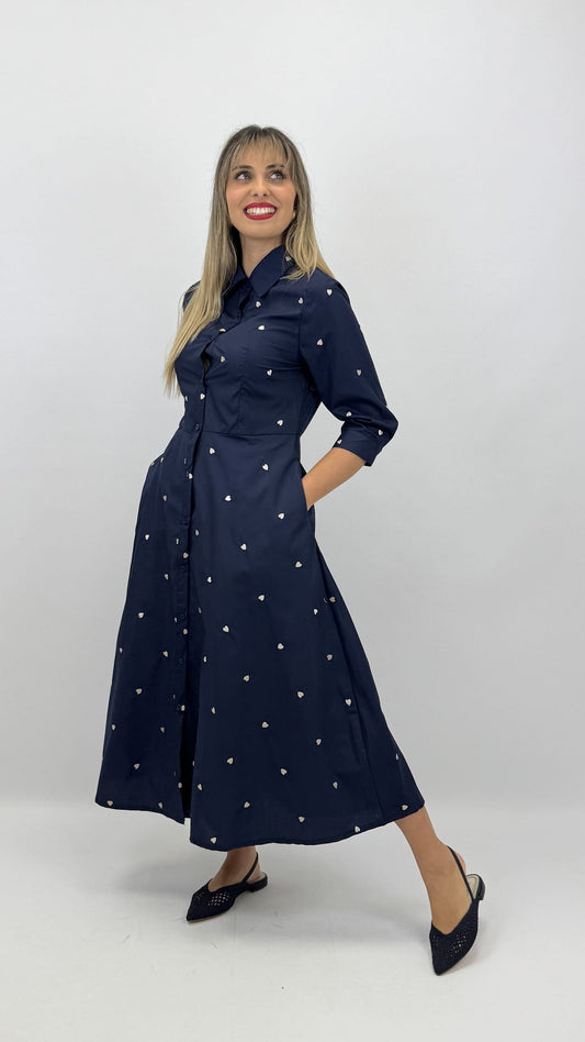 Vestido midi azul escuro com corações