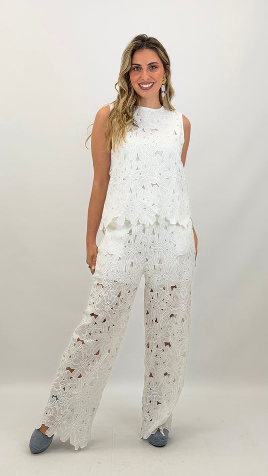Conjunto top e calça rendada branca
