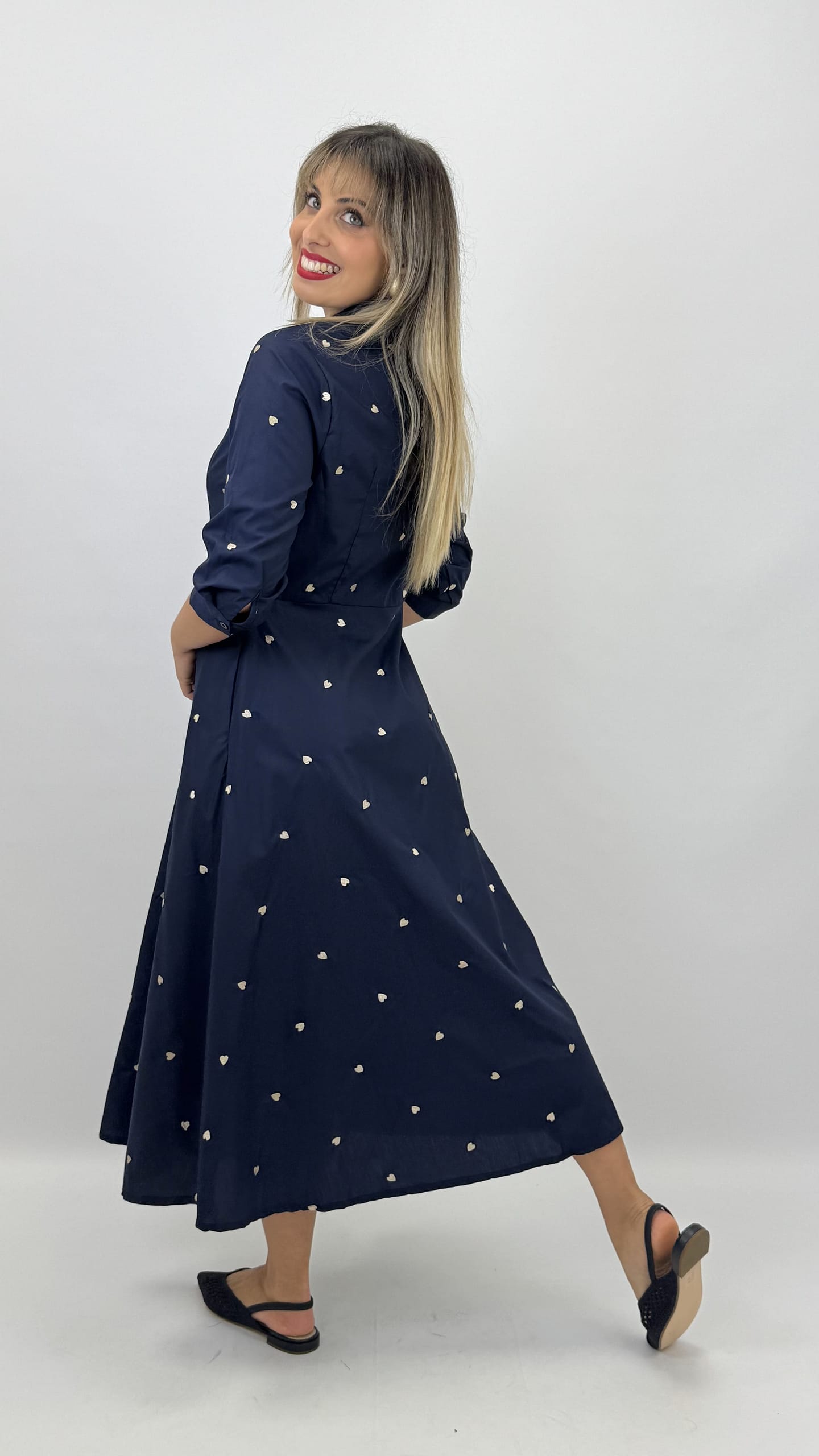 Vestido midi azul escuro com corações