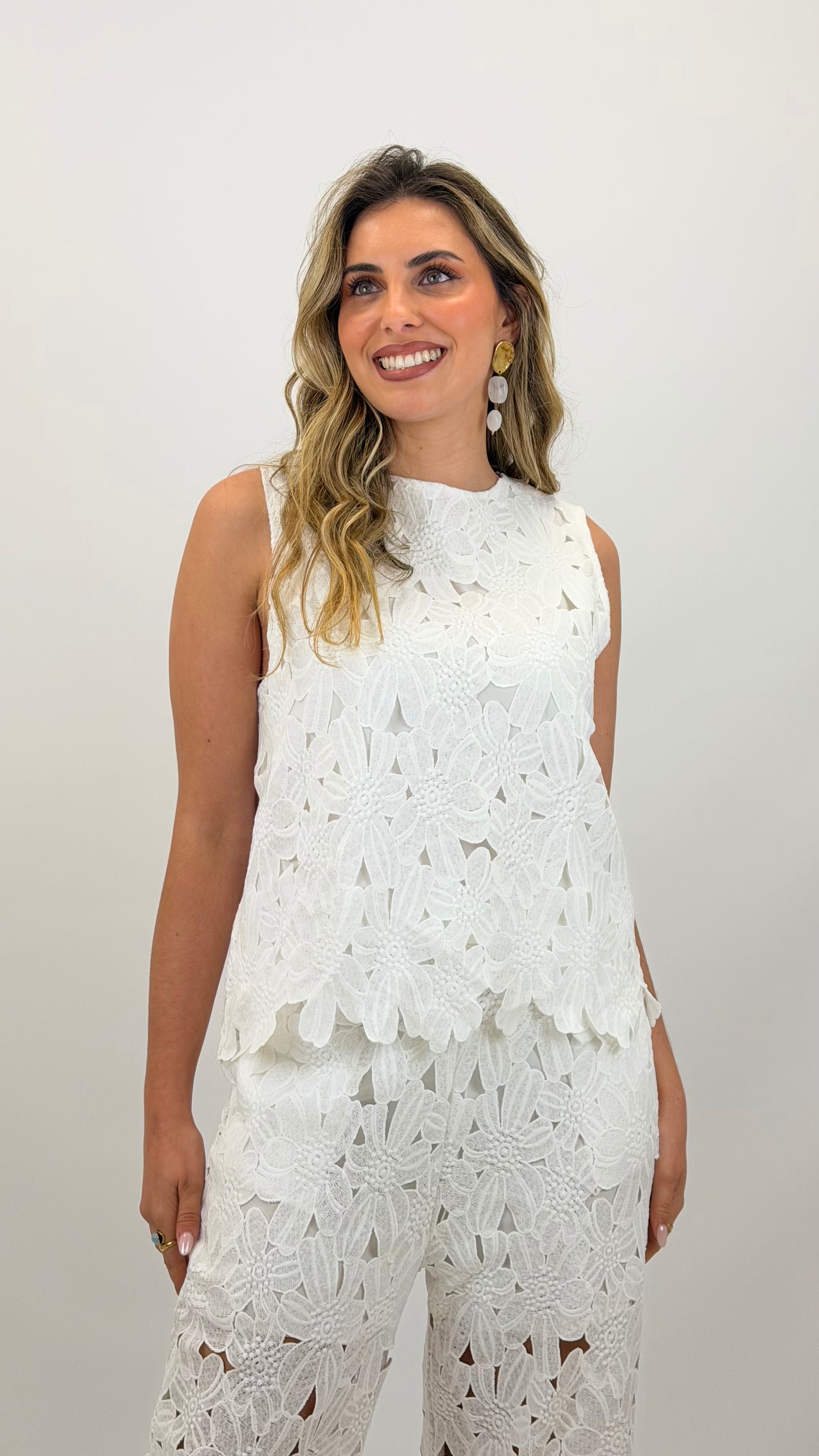 Conjunto top e calça rendada branca