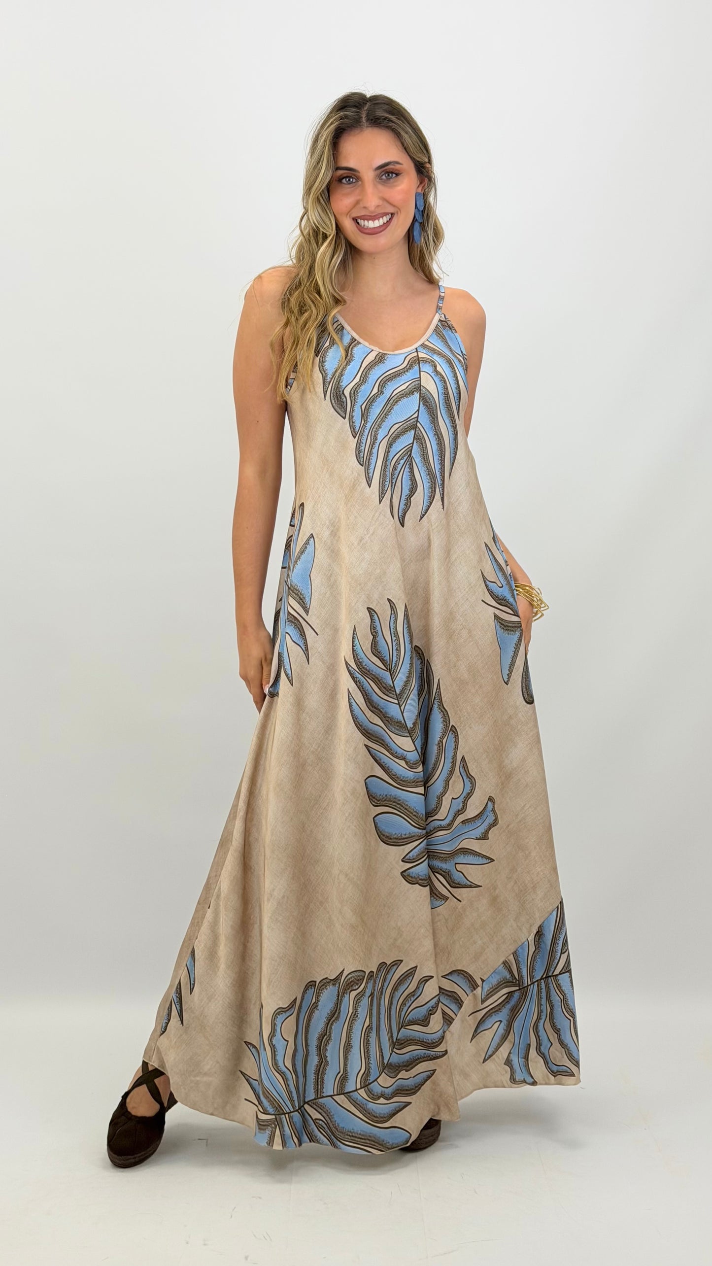 Vestido alças estampado folhas palmeira azul e castanho