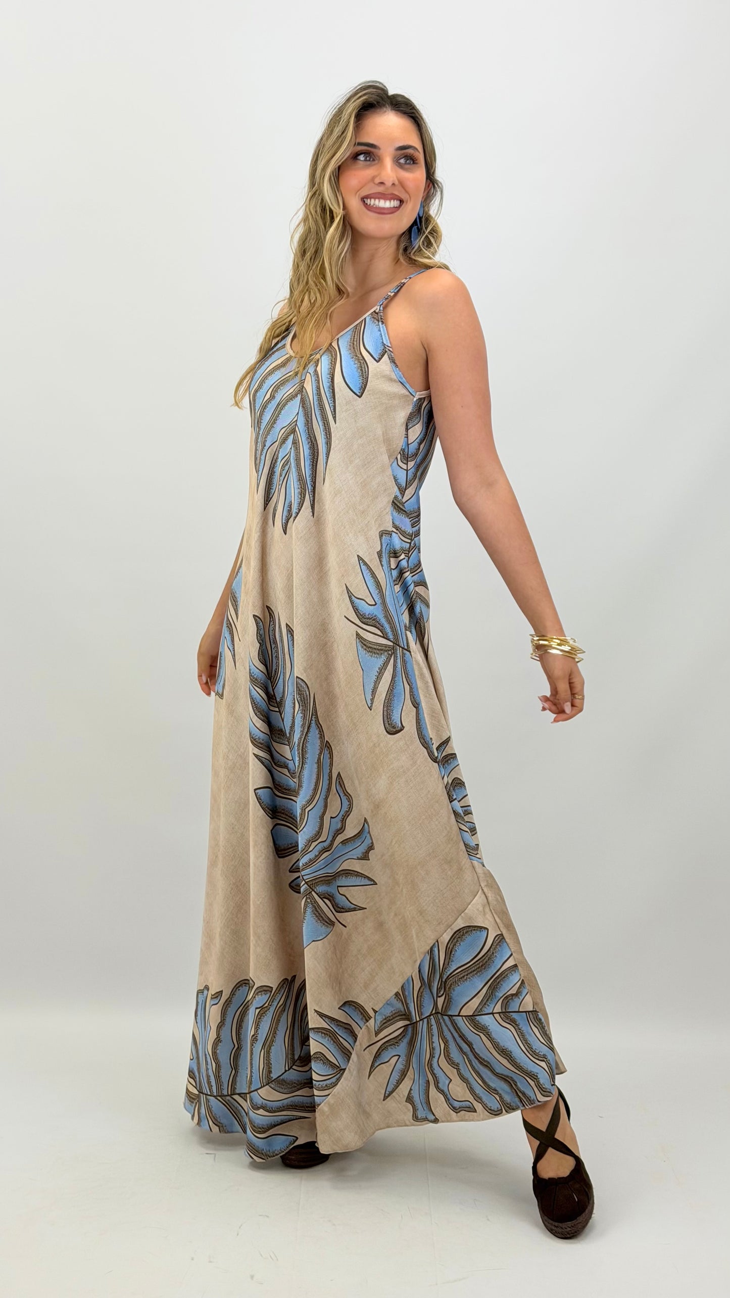 Vestido alças estampado folhas palmeira azul e castanho