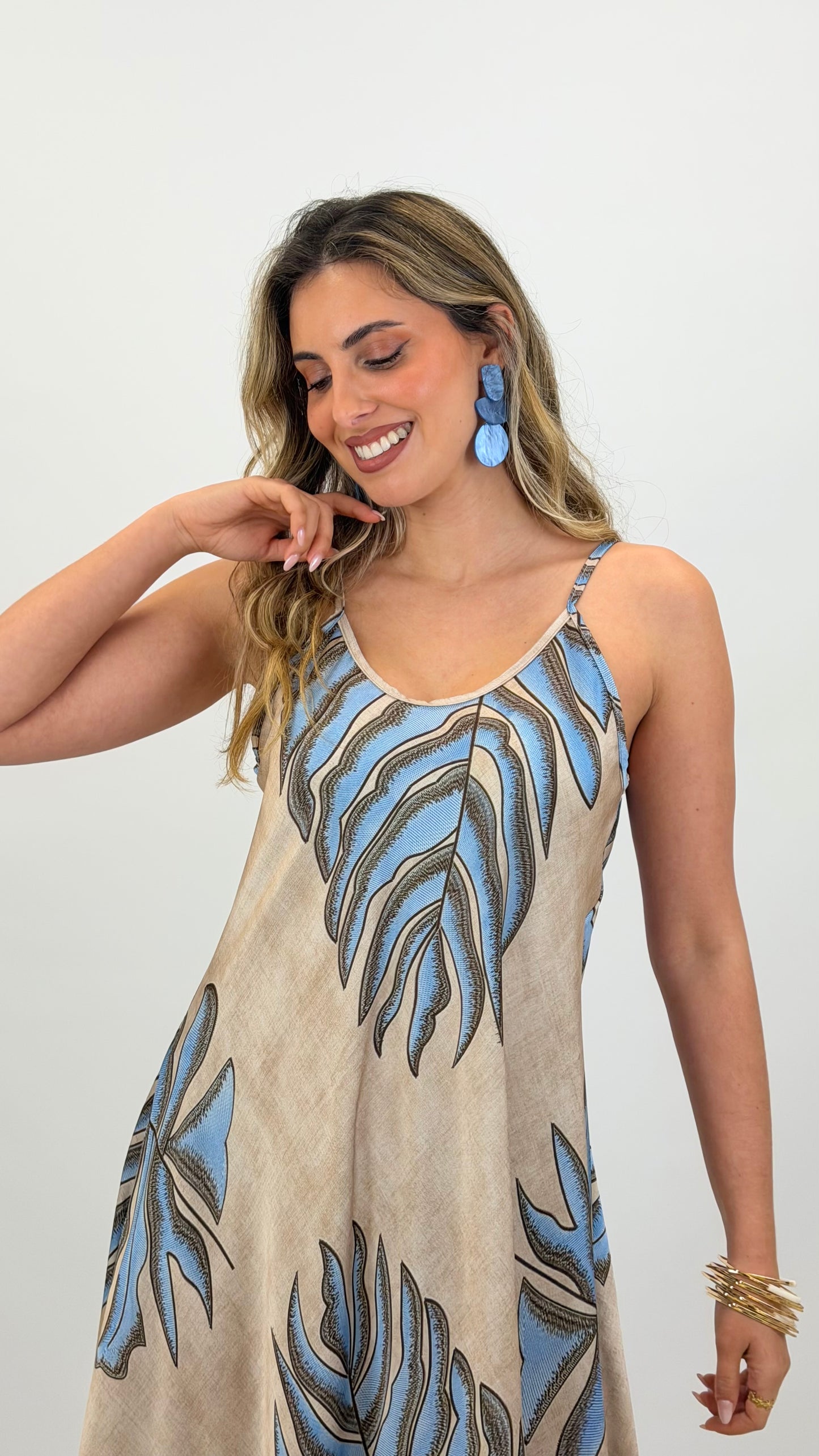 Vestido alças estampado folhas palmeira azul e castanho