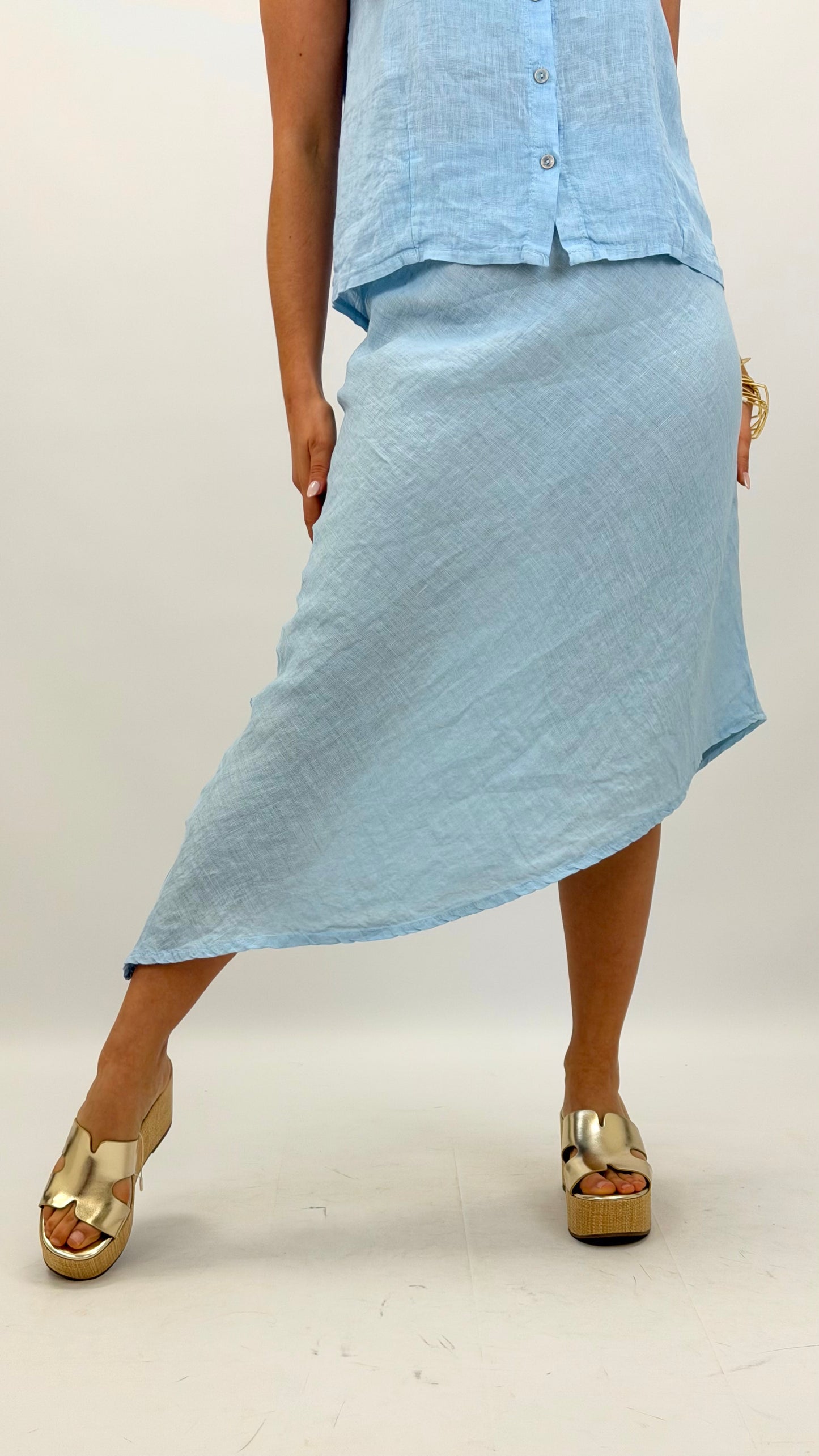 Saia linho assimétrica azul-bebé