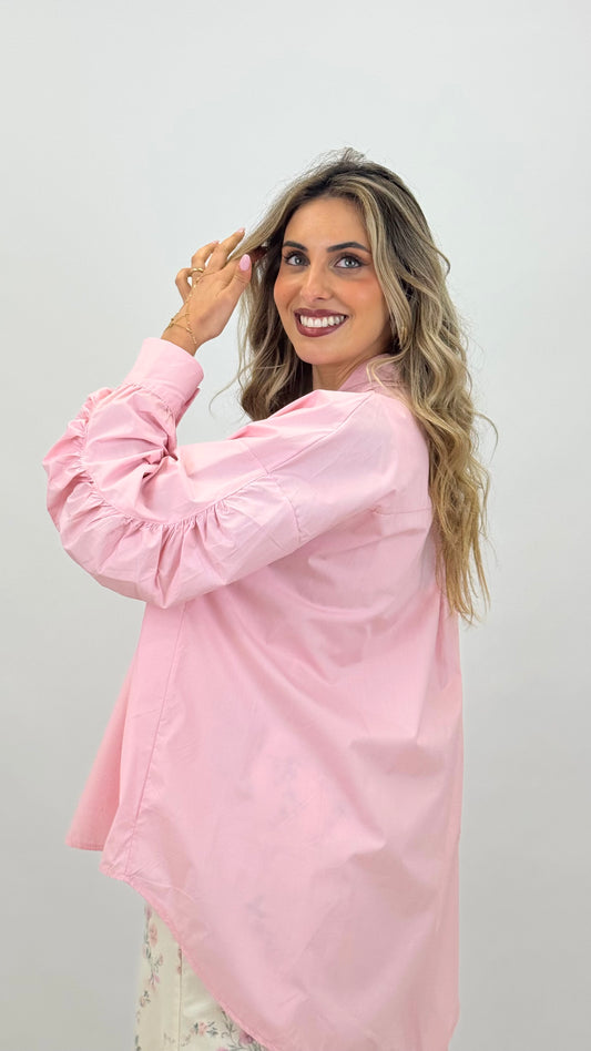 Blusa rosa oversized com drapeado na manga
