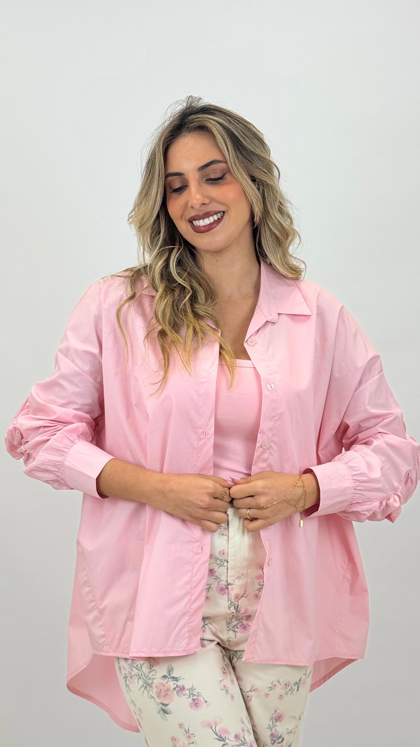 Blusa rosa oversized com drapeado na manga