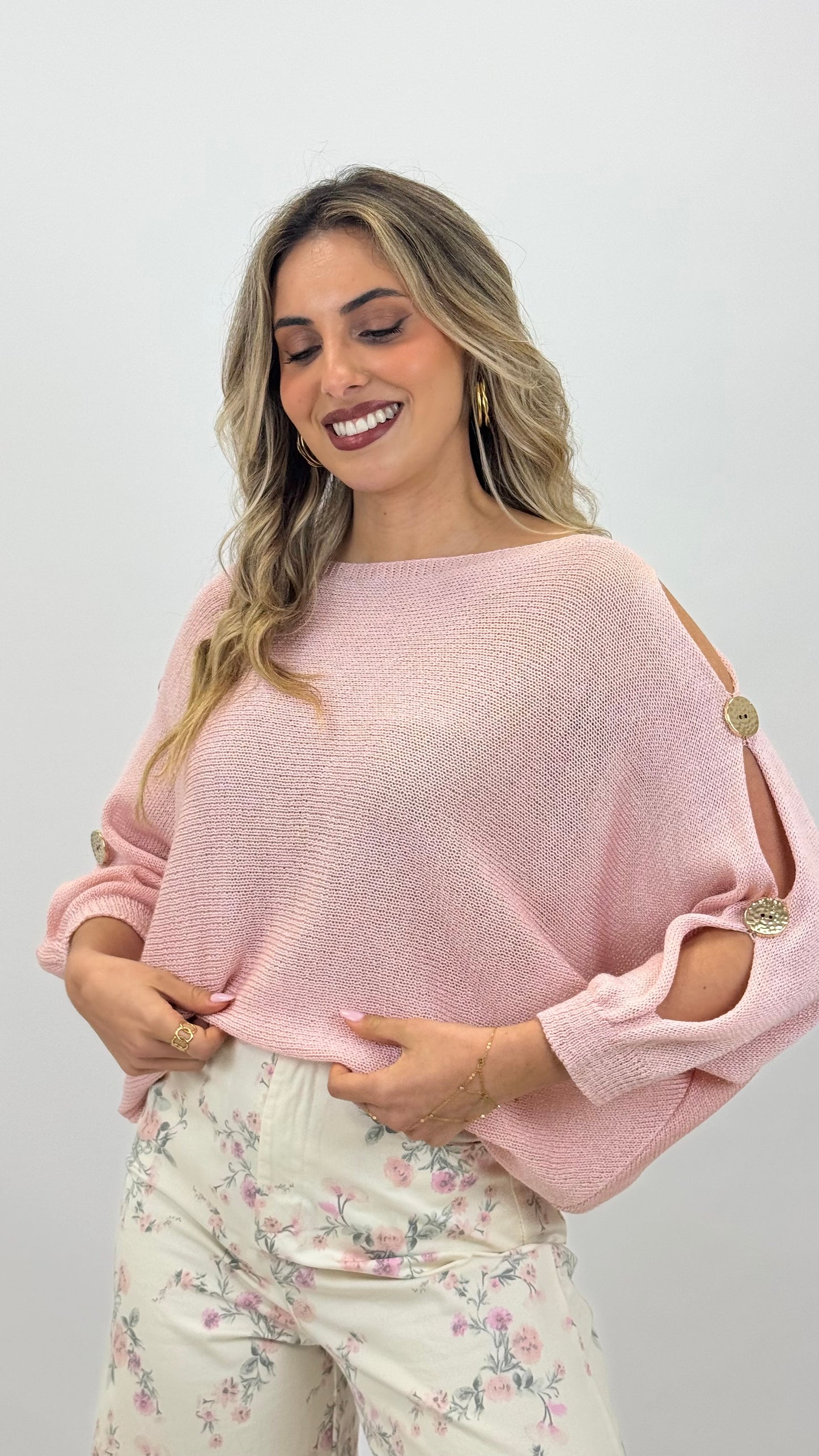Camisola meia-estação rosa com detalhes dourados na manga