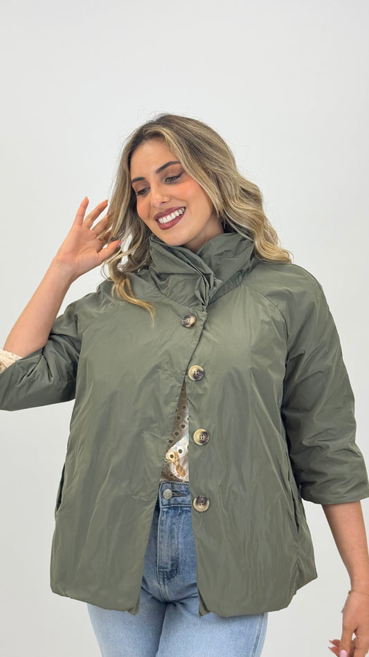 Parka manga 3/4 com botões verde-seco