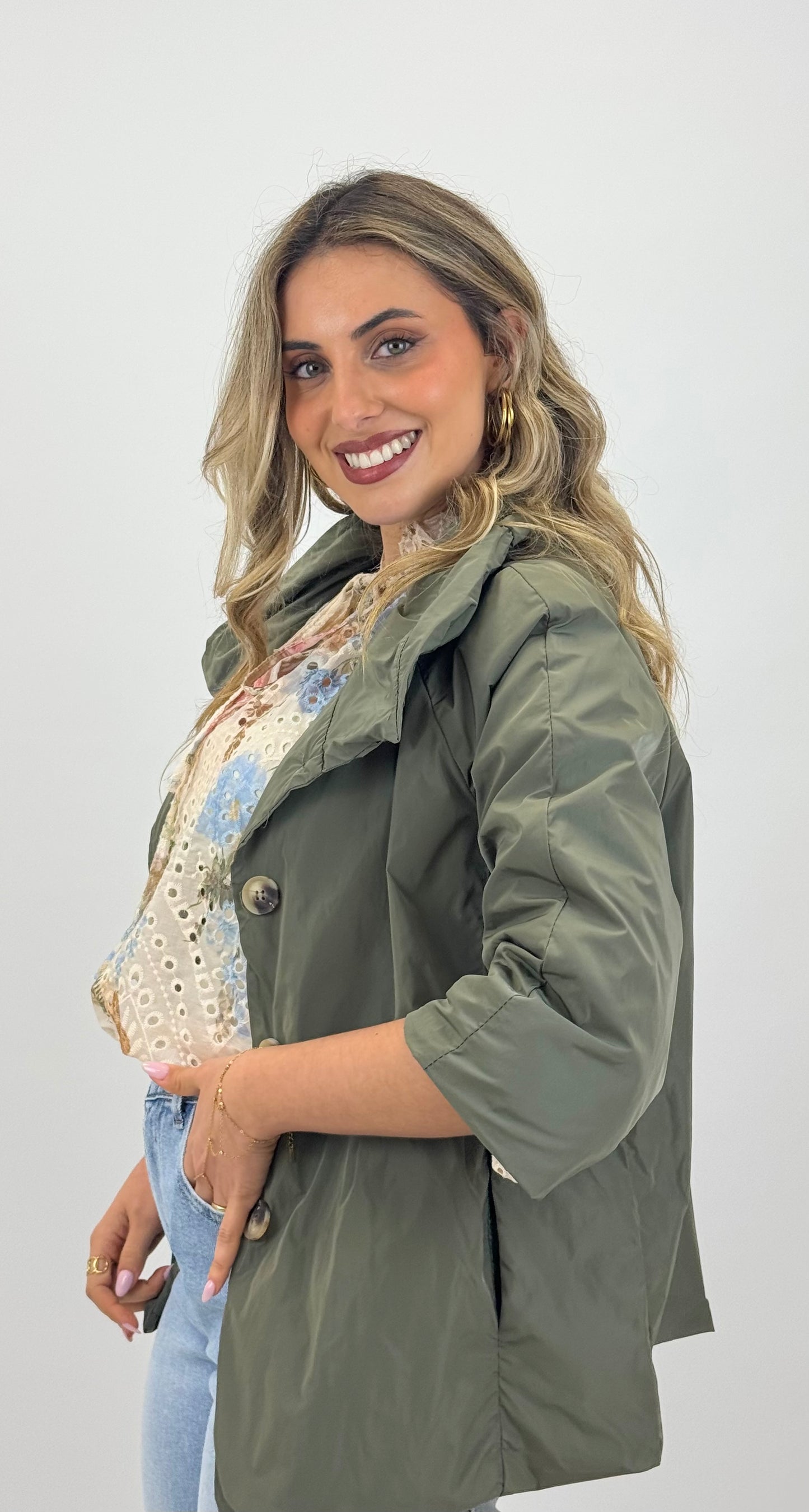 Parka manga 3/4 com botões verde-seco