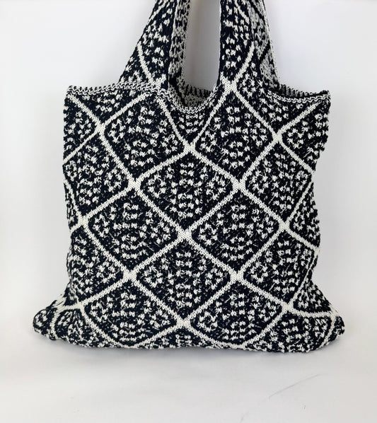 Carteira/saco croché preto e branco