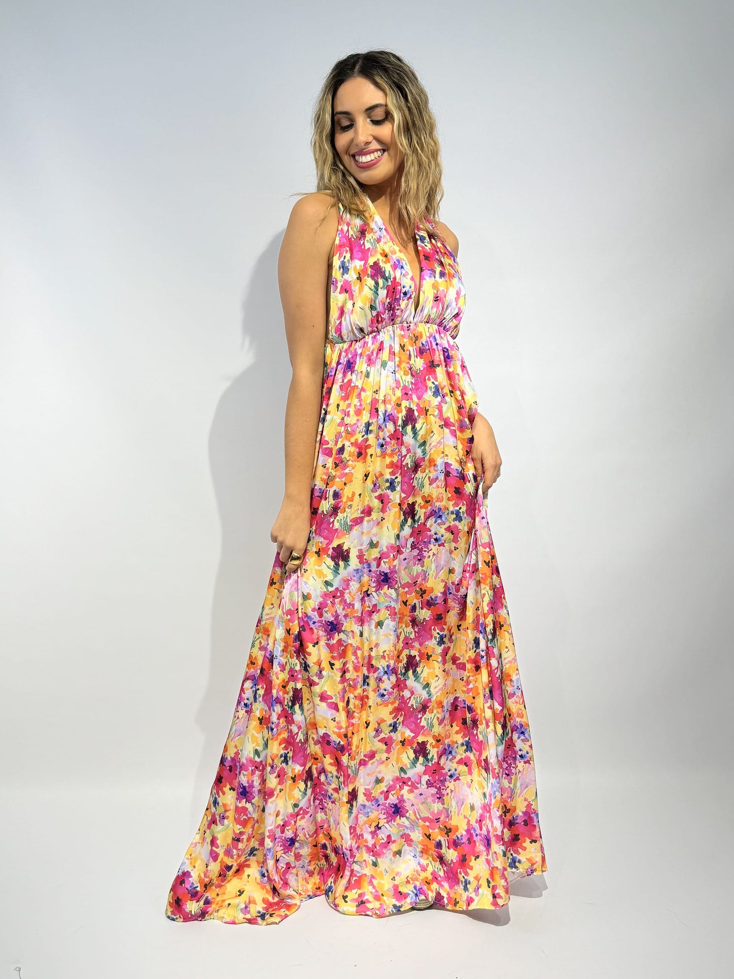 Vestido comprido estampado floral tons rosa