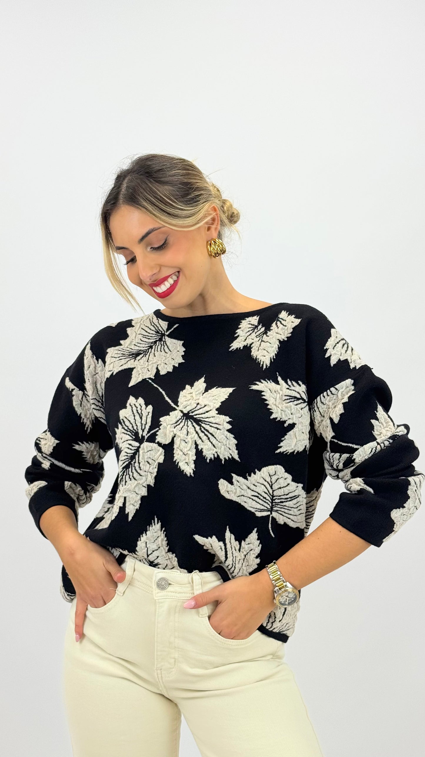 Camisola malha preta com desenhos em relevo pérola