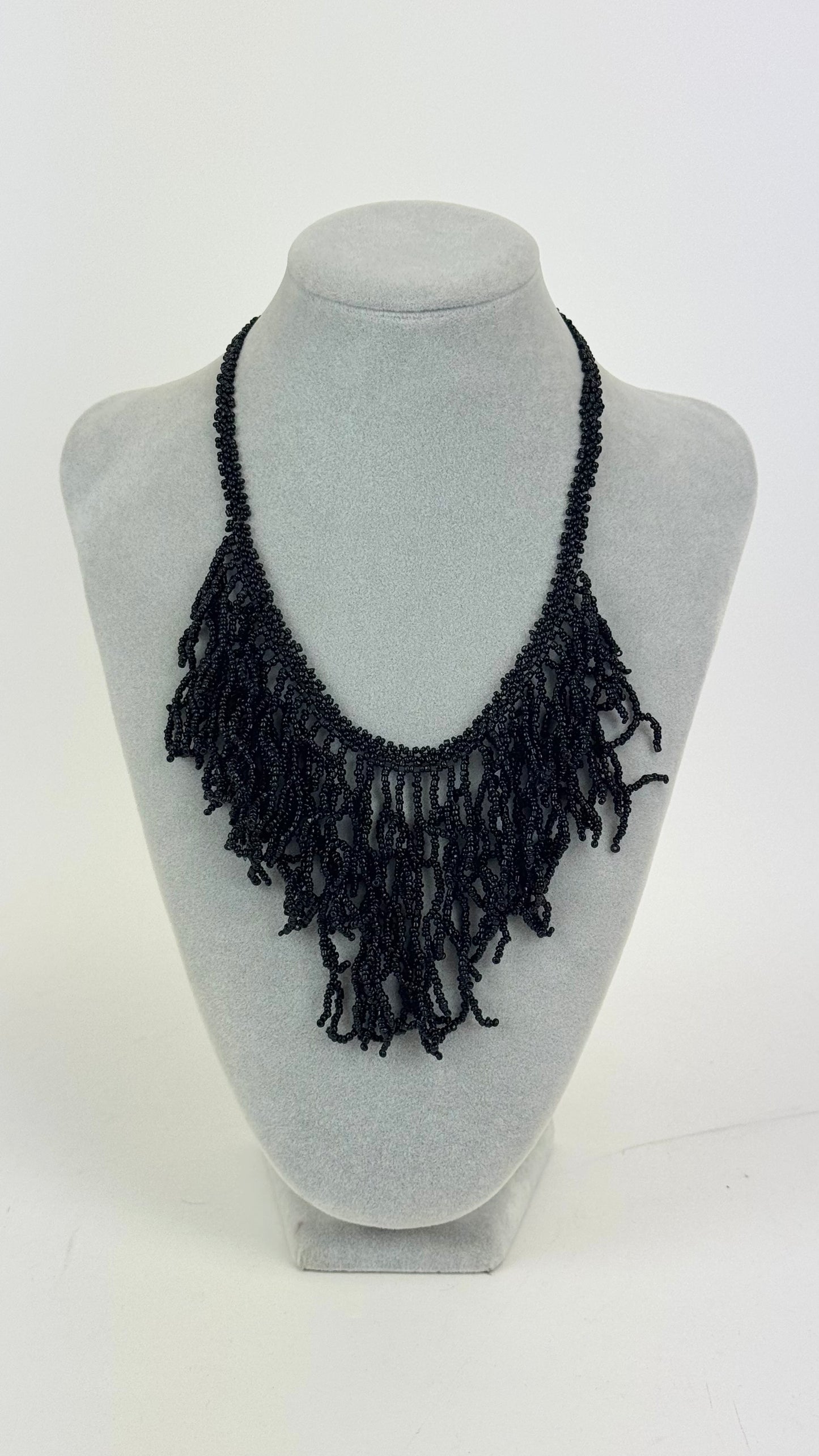 Colar missangas preto
