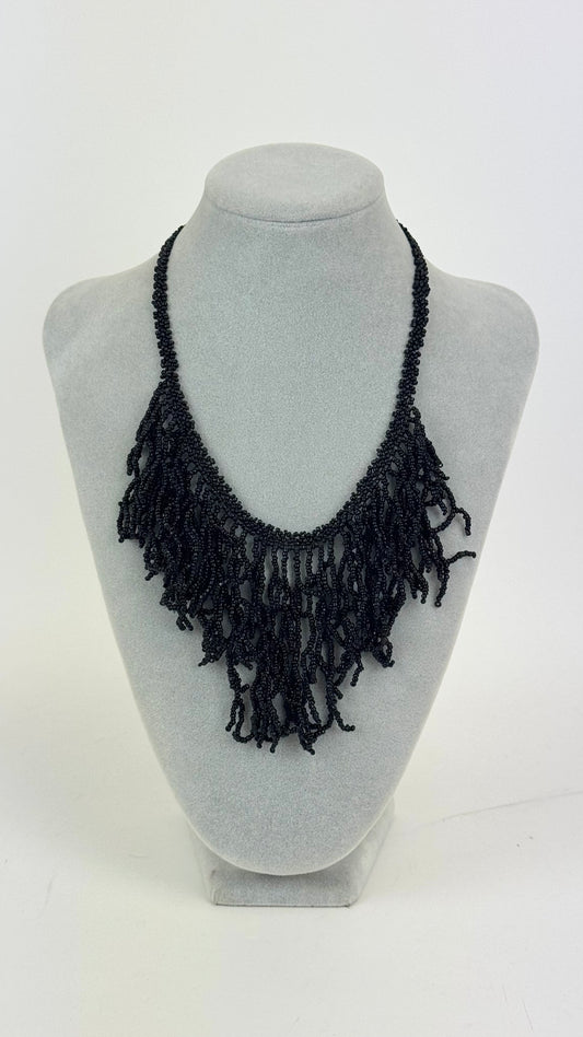 Colar missangas preto