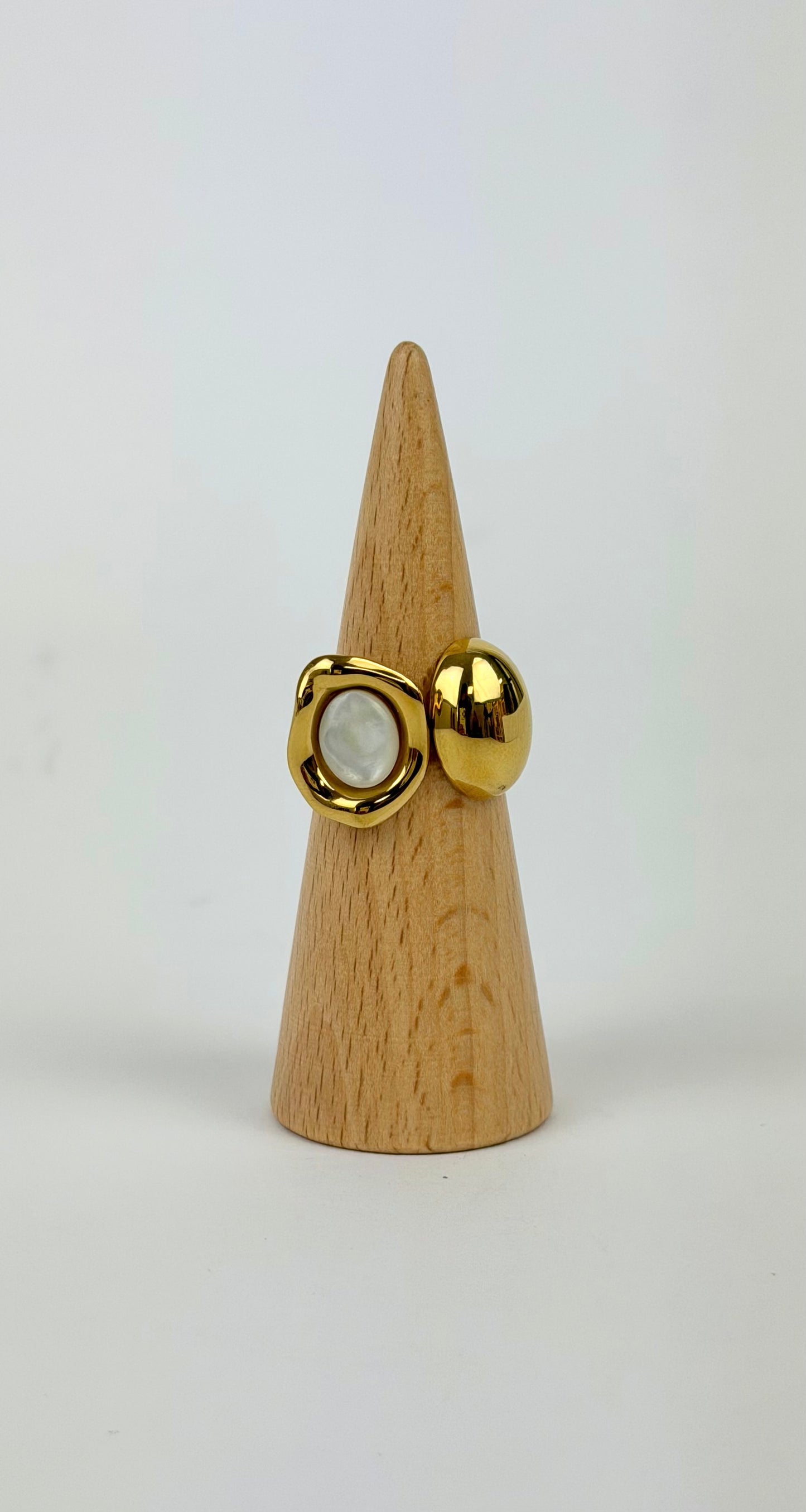 Anel aço dourado ajustável com pedra pérola