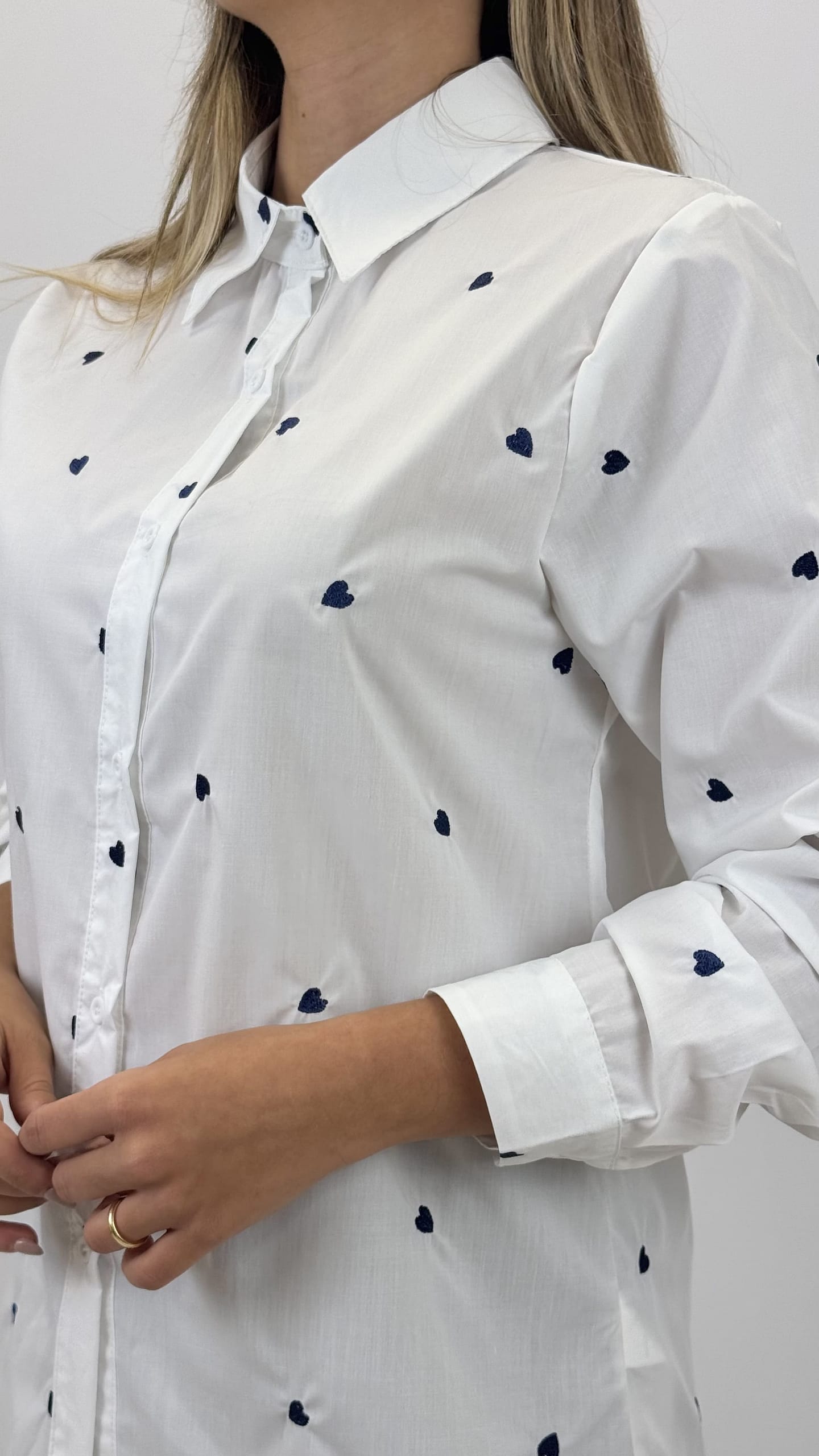 Camisa algodão branca com corações