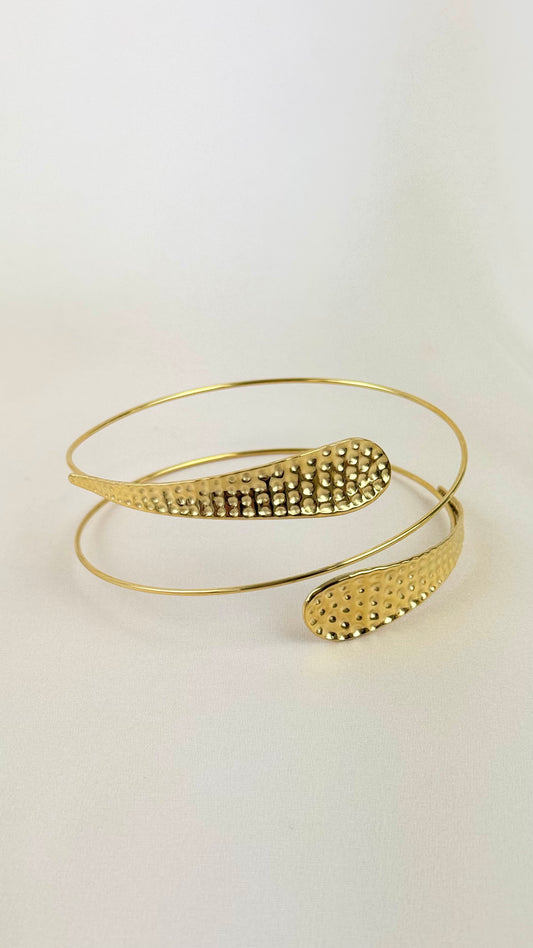 Pulseira de braço aço detalhe chapa martelada