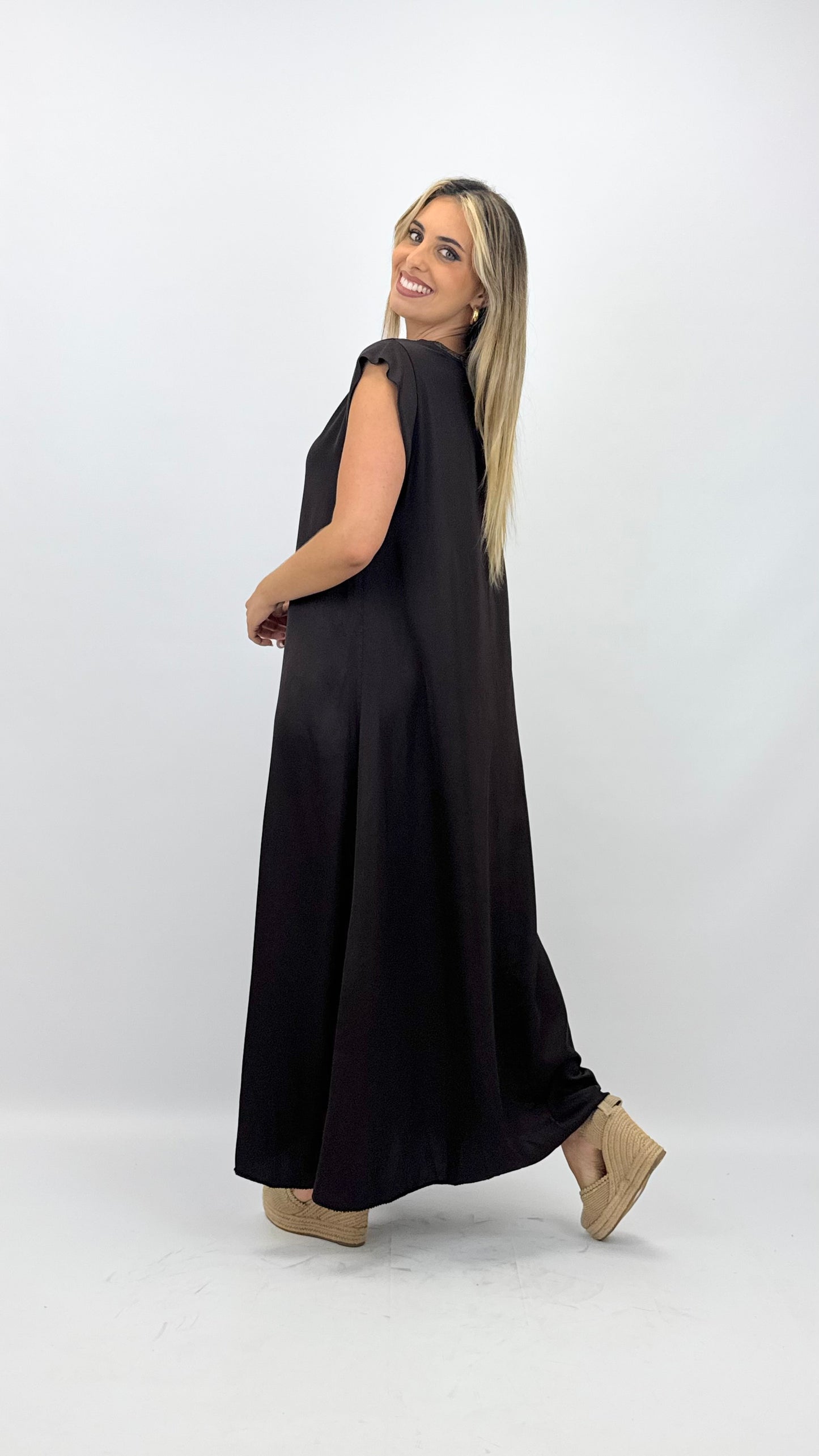Vestido acetinado castanho